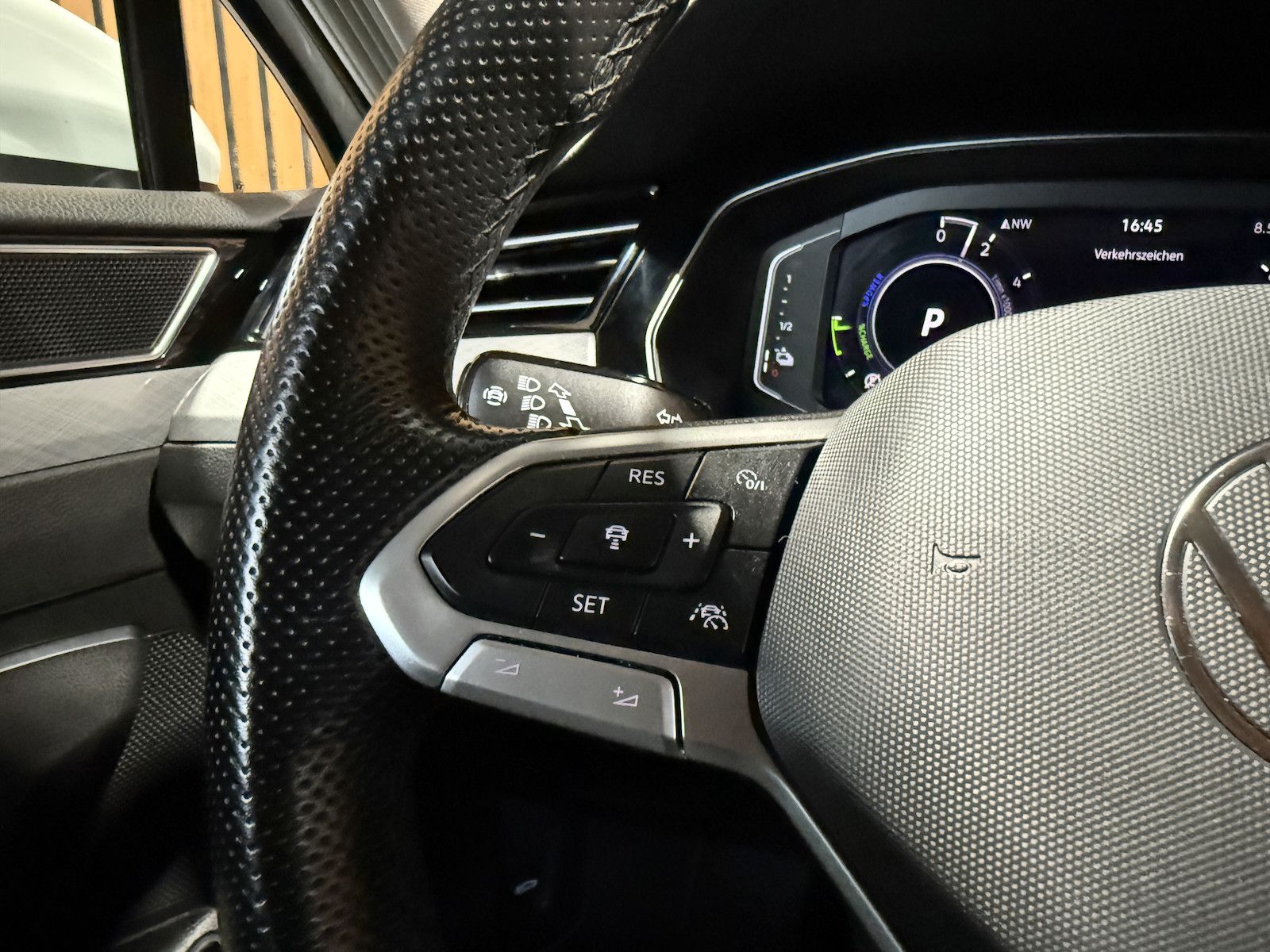 Fahrzeugabbildung Volkswagen Passat Variant GTE DSG *Navi*Kam*AHK*Virtual*ACC