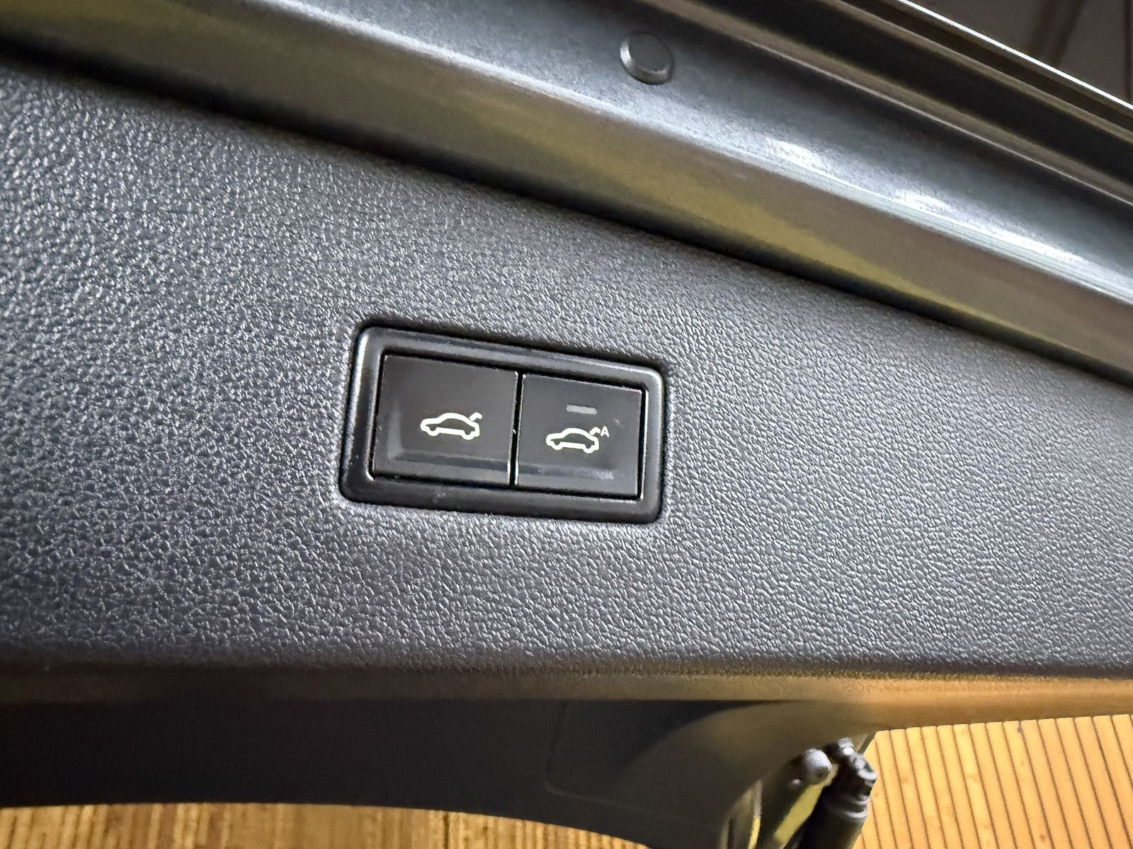 Fahrzeugabbildung Volkswagen Tiguan Allspace 2,0TSI 4M R-Line*Navi*Kam*AHK*VC