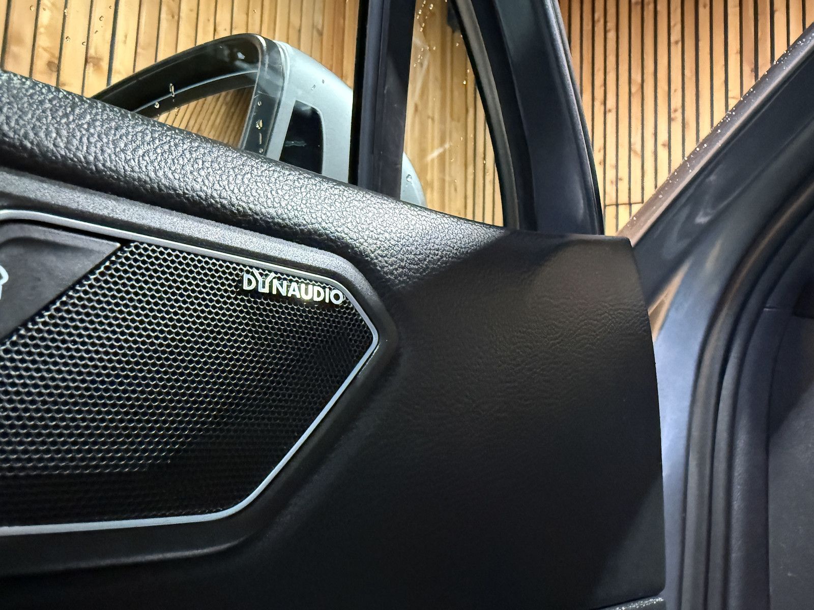 Fahrzeugabbildung Volkswagen Tiguan Allspace 2,0TSI 4M R-Line*Navi*Kam*AHK*VC