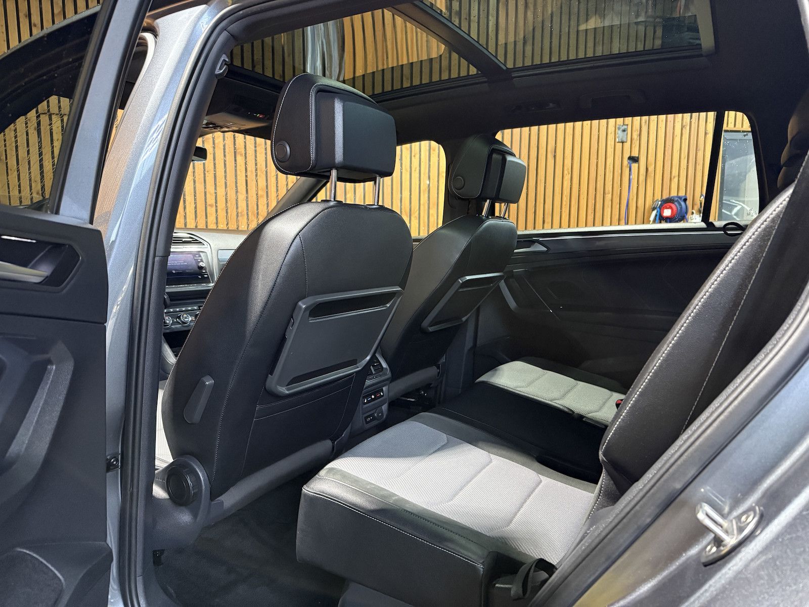 Fahrzeugabbildung Volkswagen Tiguan Allspace 2,0TSI 4M R-Line*Navi*Kam*AHK*VC
