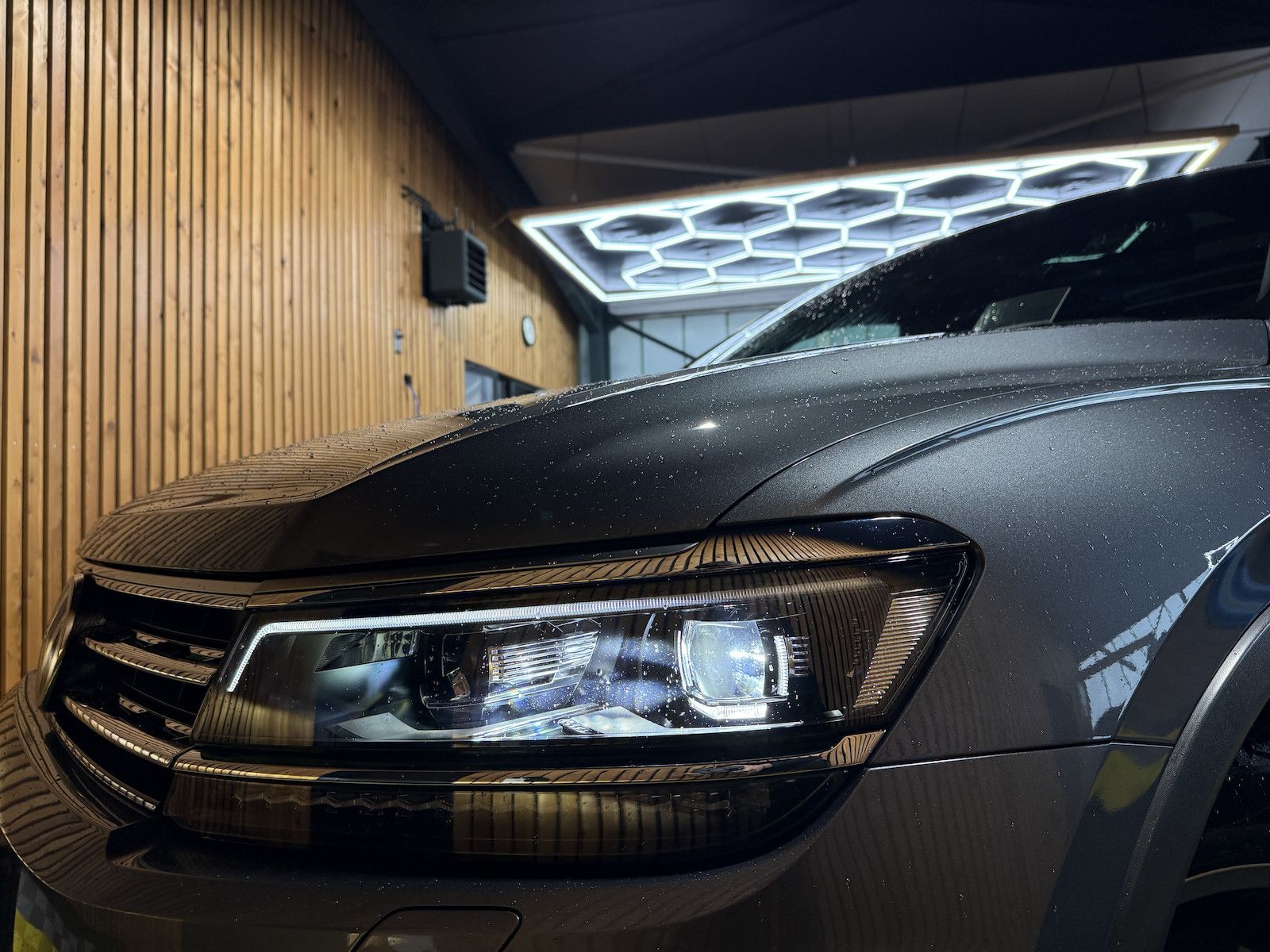 Fahrzeugabbildung Volkswagen Tiguan Allspace 2,0TSI 4M R-Line*Navi*Kam*AHK*VC