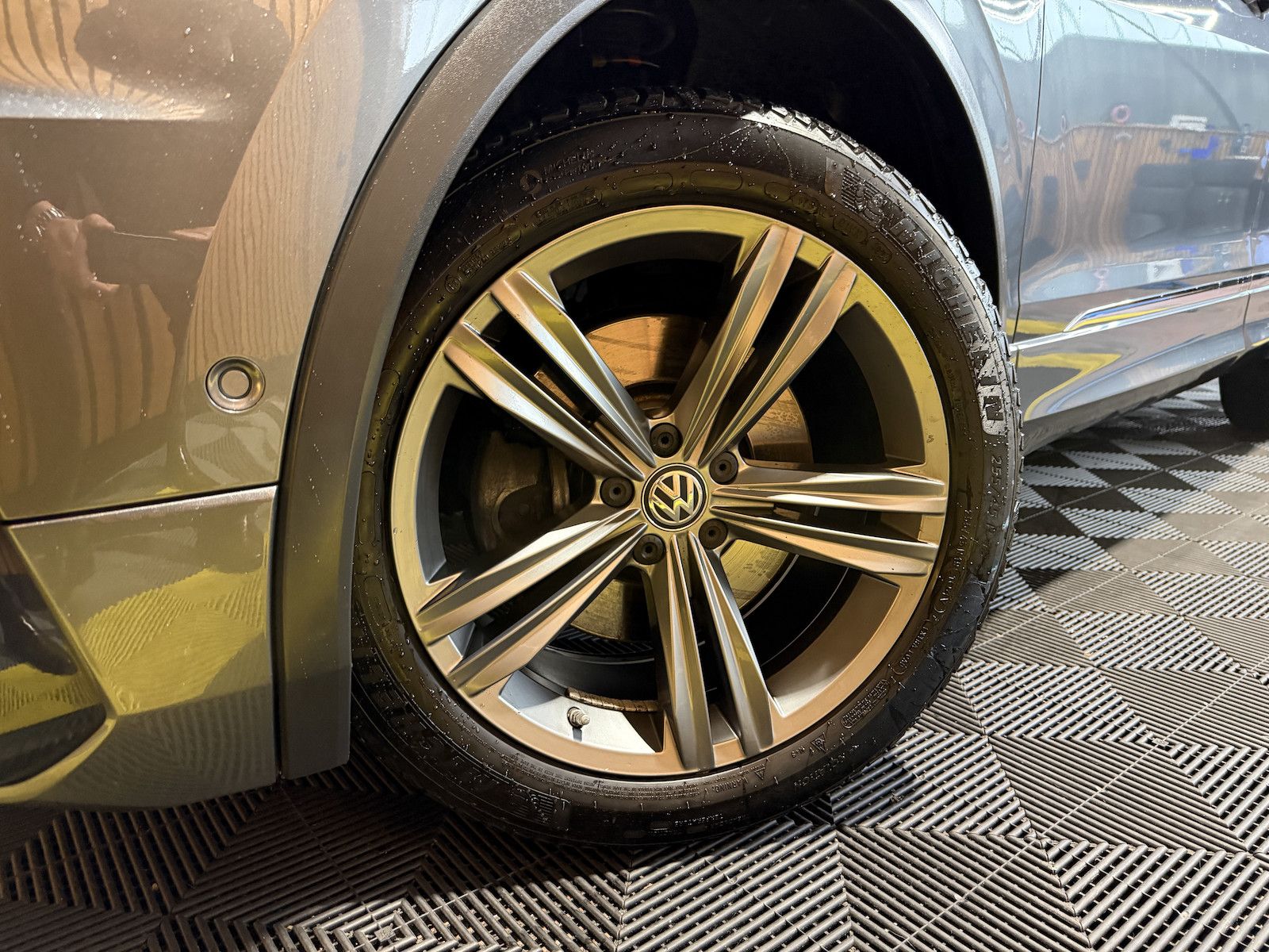 Fahrzeugabbildung Volkswagen Tiguan Allspace 2,0TSI 4M R-Line*Navi*Kam*AHK*VC