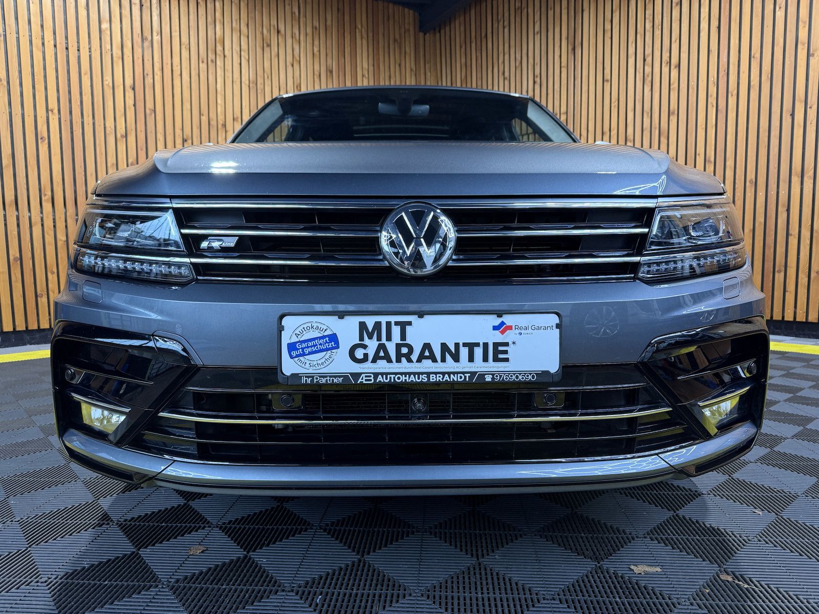 Fahrzeugabbildung Volkswagen Tiguan Allspace 2,0TSI 4M R-Line*Navi*Kam*AHK*VC
