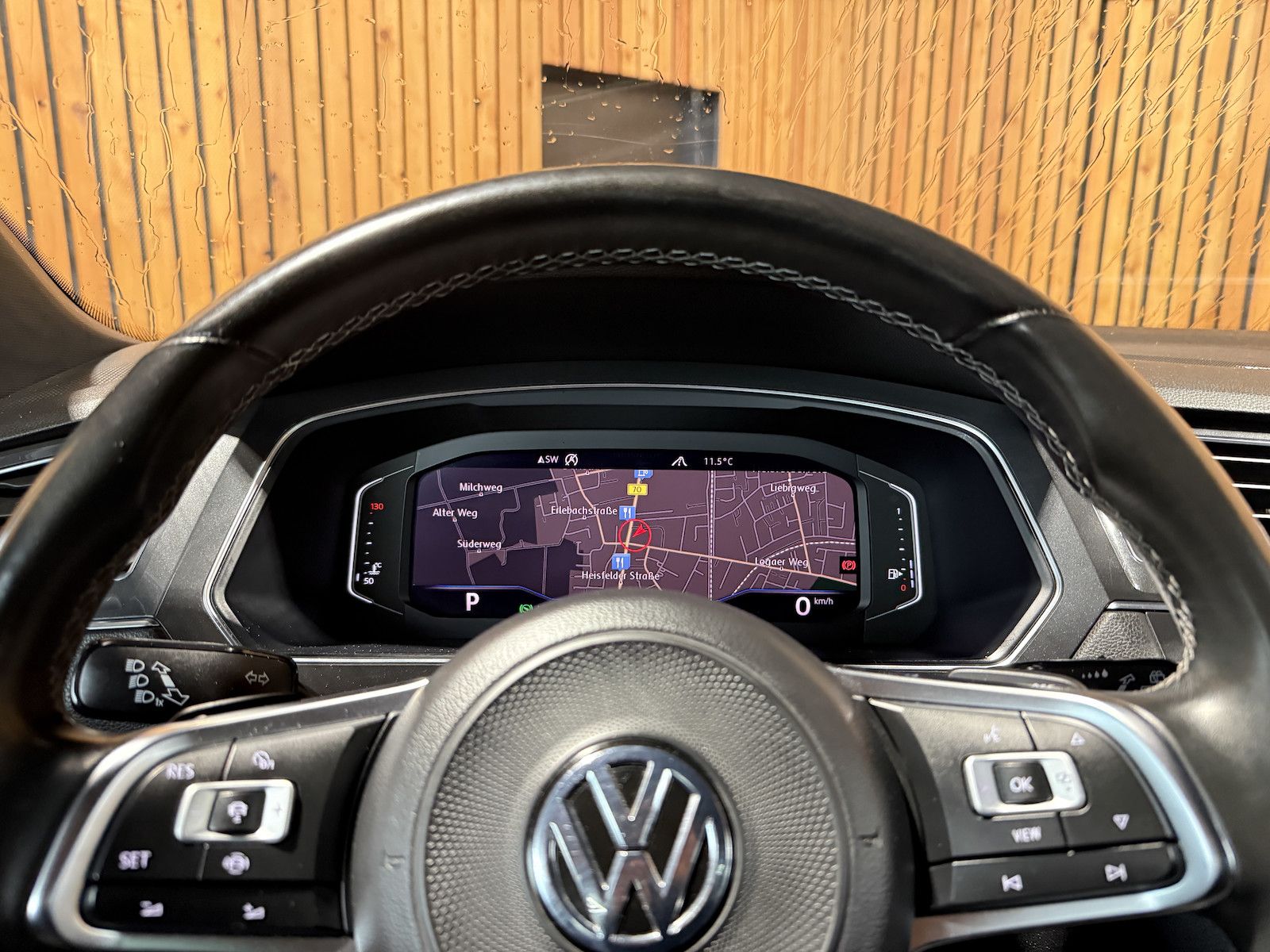 Fahrzeugabbildung Volkswagen Tiguan Allspace 2,0TSI 4M R-Line*Navi*Kam*AHK*VC