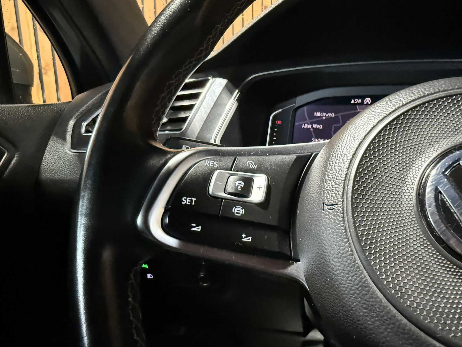 Fahrzeugabbildung Volkswagen Tiguan Allspace 2,0TSI 4M R-Line*Navi*Kam*AHK*VC