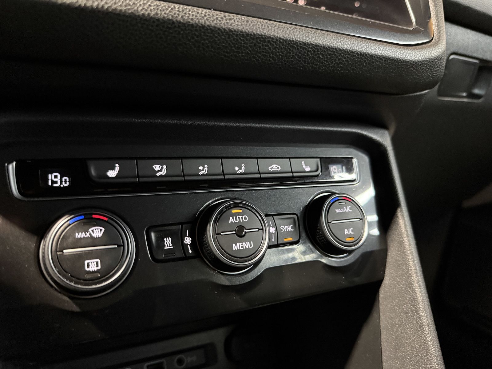 Fahrzeugabbildung Volkswagen Tiguan Allspace 2,0TSI 4M R-Line*Navi*Kam*AHK*VC