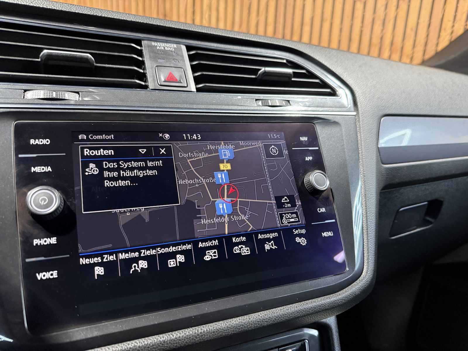 Fahrzeugabbildung Volkswagen Tiguan Allspace 2,0TSI 4M R-Line*Navi*Kam*AHK*VC