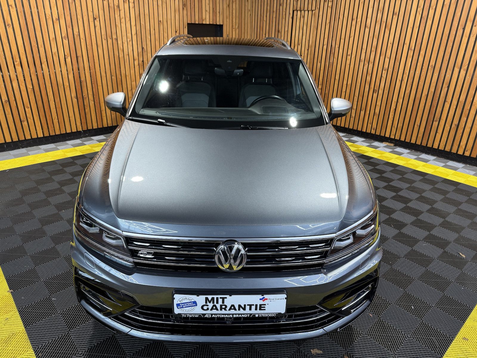 Fahrzeugabbildung Volkswagen Tiguan Allspace 2,0TSI 4M R-Line*Navi*Kam*AHK*VC