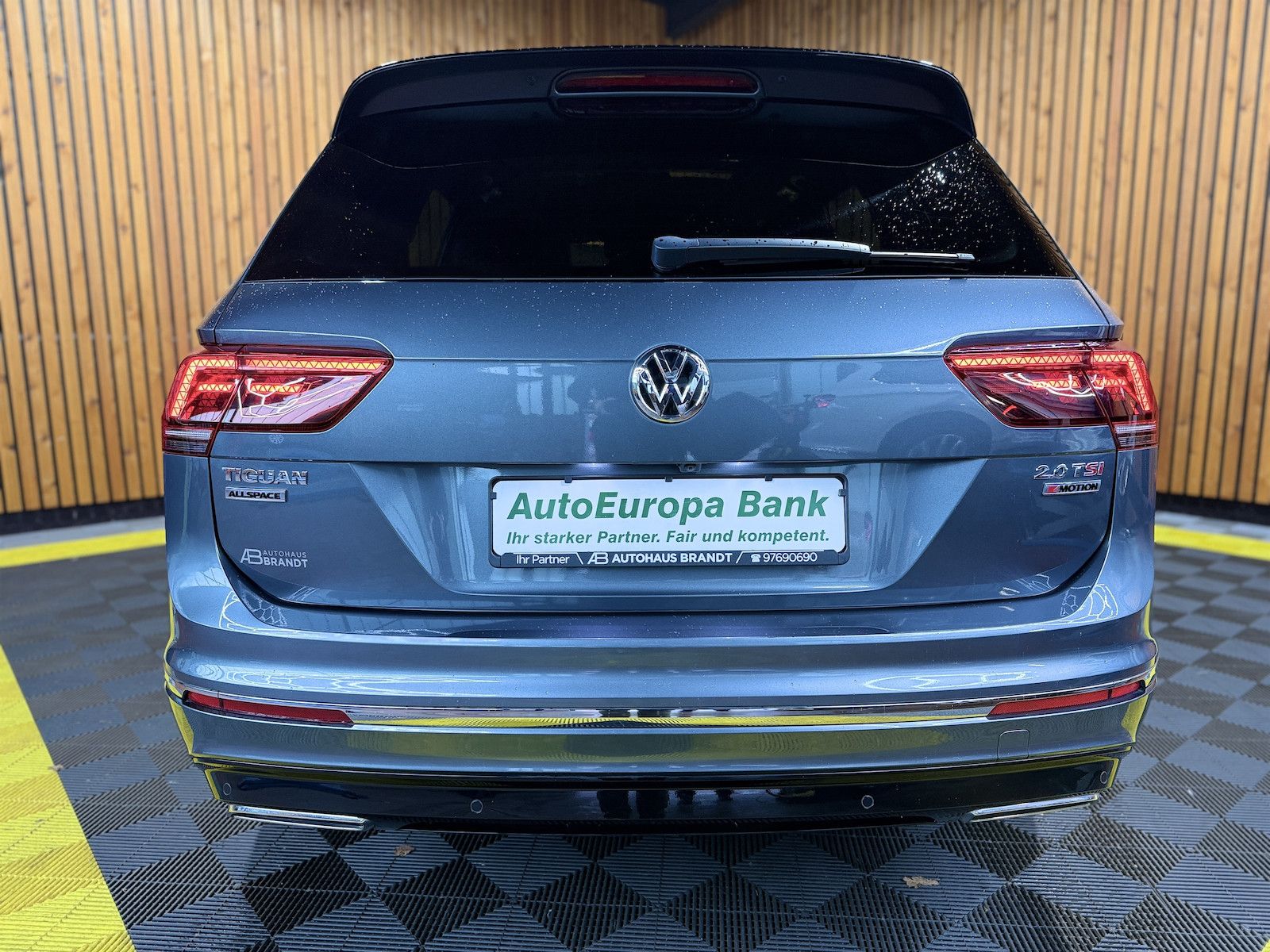 Fahrzeugabbildung Volkswagen Tiguan Allspace 2,0TSI 4M R-Line*Navi*Kam*AHK*VC