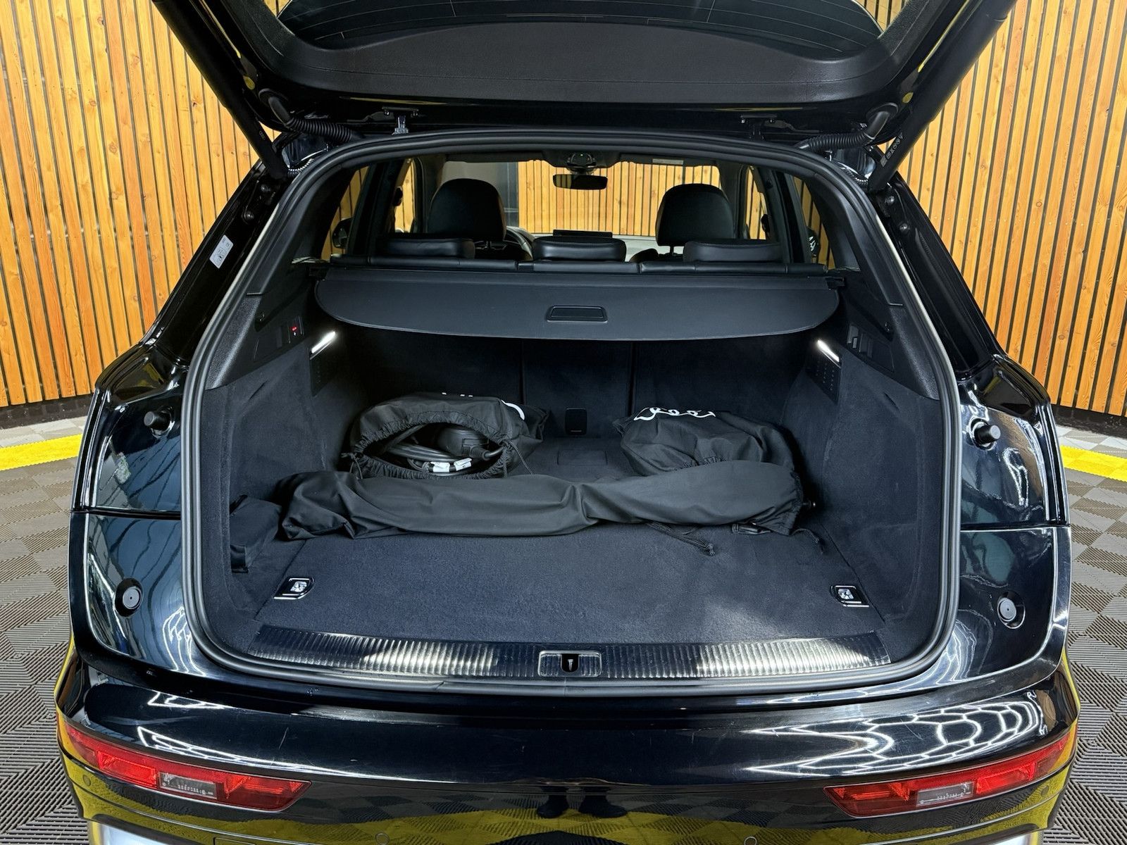 Fahrzeugabbildung Audi Q5 55 TFSI e S Line*Navi*Leder*Kam*ACC*Matrix*VC