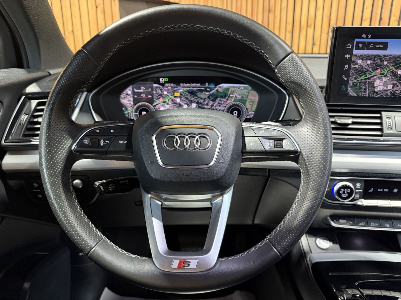 Fahrzeugabbildung Audi Q5 55 TFSI e S Line*Navi*Leder*Kam*ACC*Matrix*VC