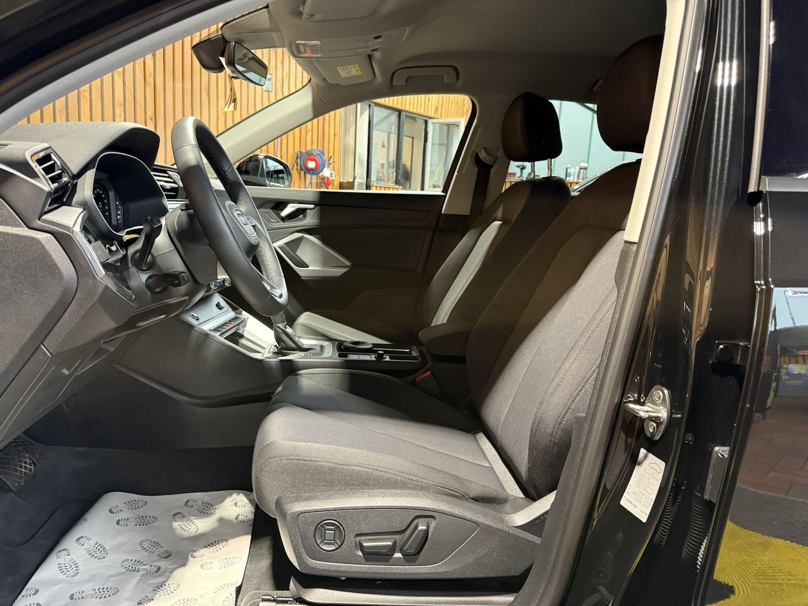 Fahrzeugabbildung Audi Q3 35TDI advanced Aut. Navi+*LED*Virtual*Kam*AHK