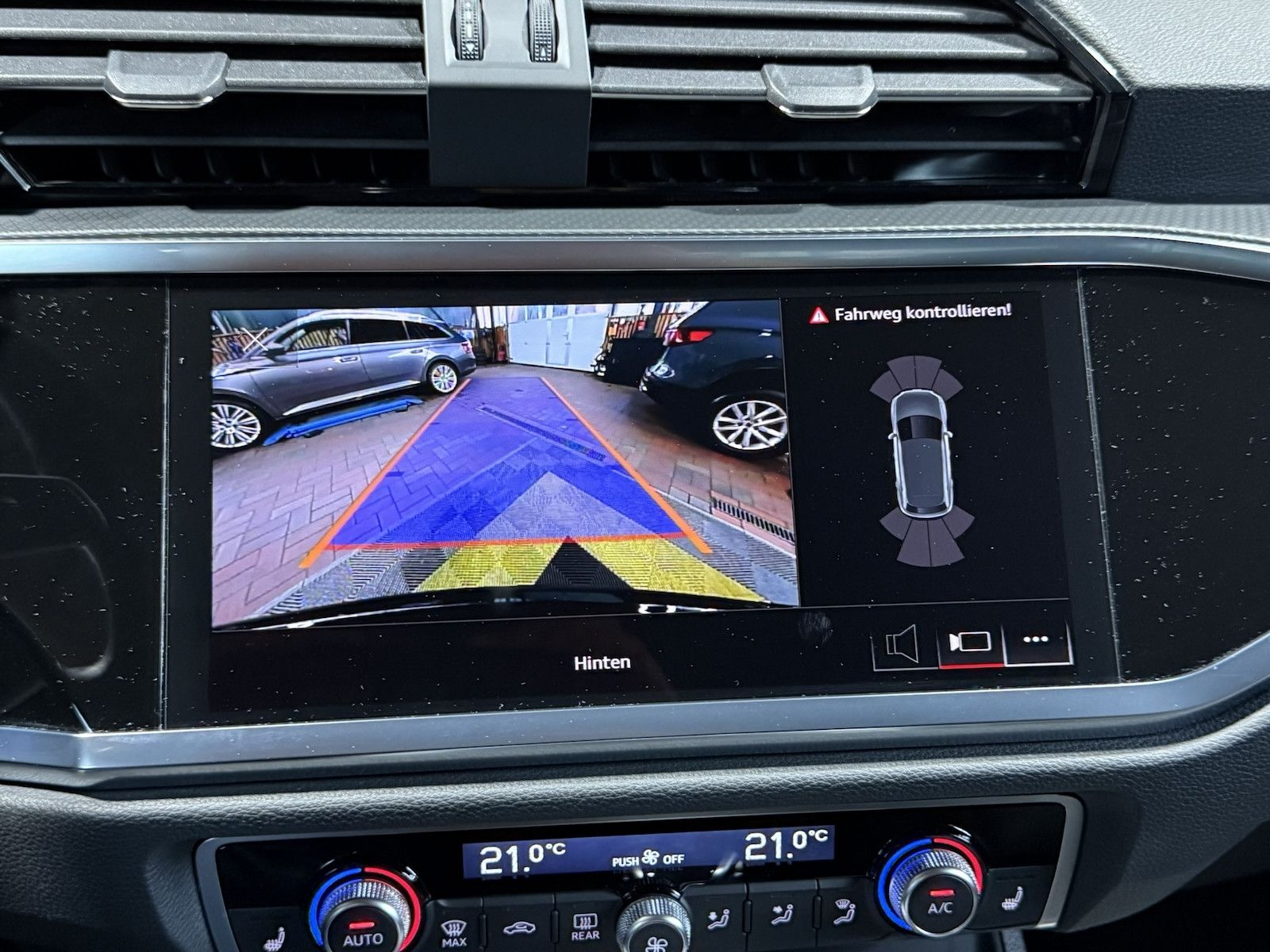 Fahrzeugabbildung Audi Q3 35TDI advanced Aut. Navi+*LED*Virtual*Kam*AHK