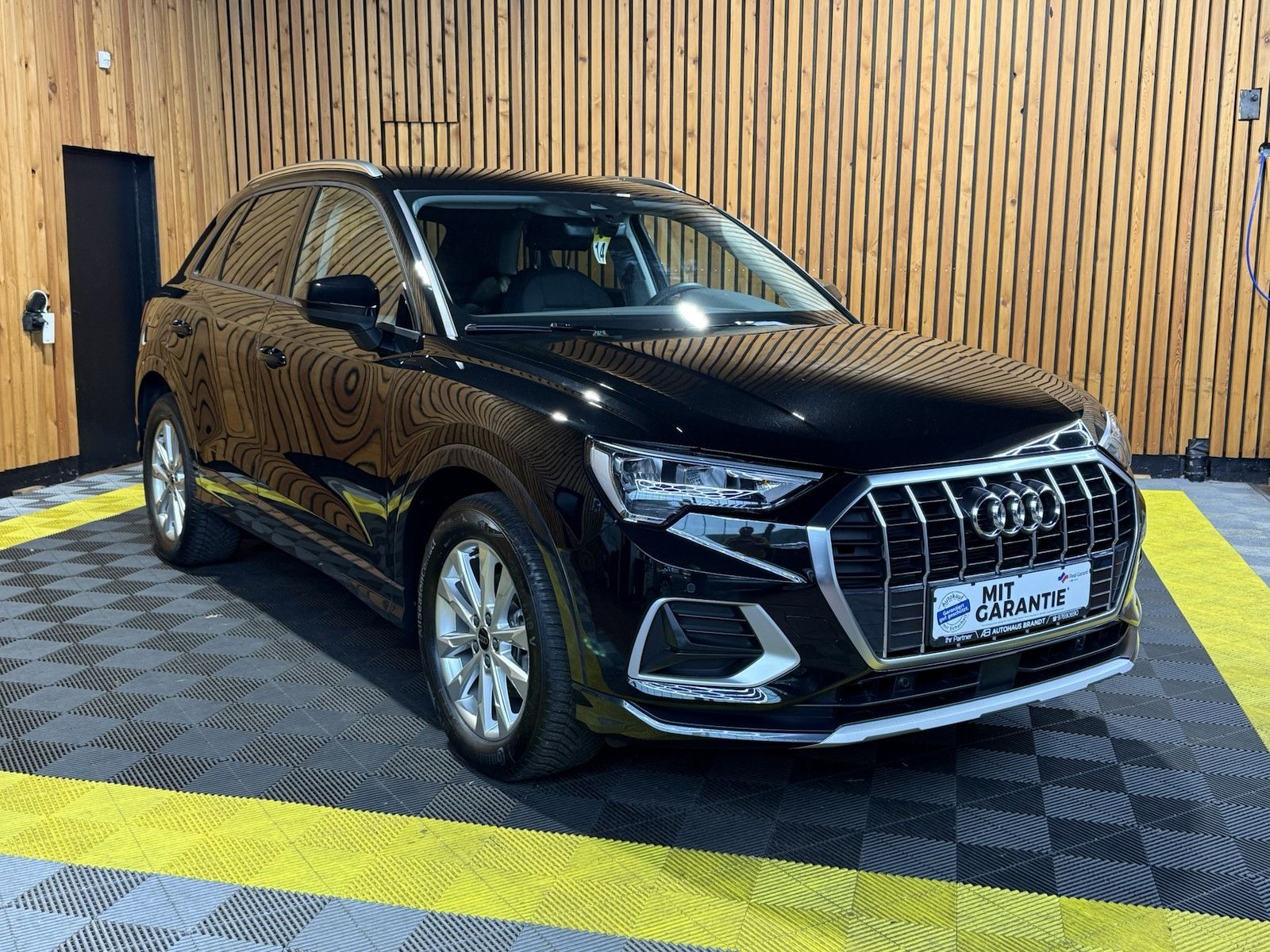 Fahrzeugabbildung Audi Q3 35TDI advanced Aut. Navi+*LED*Virtual*Kam*AHK