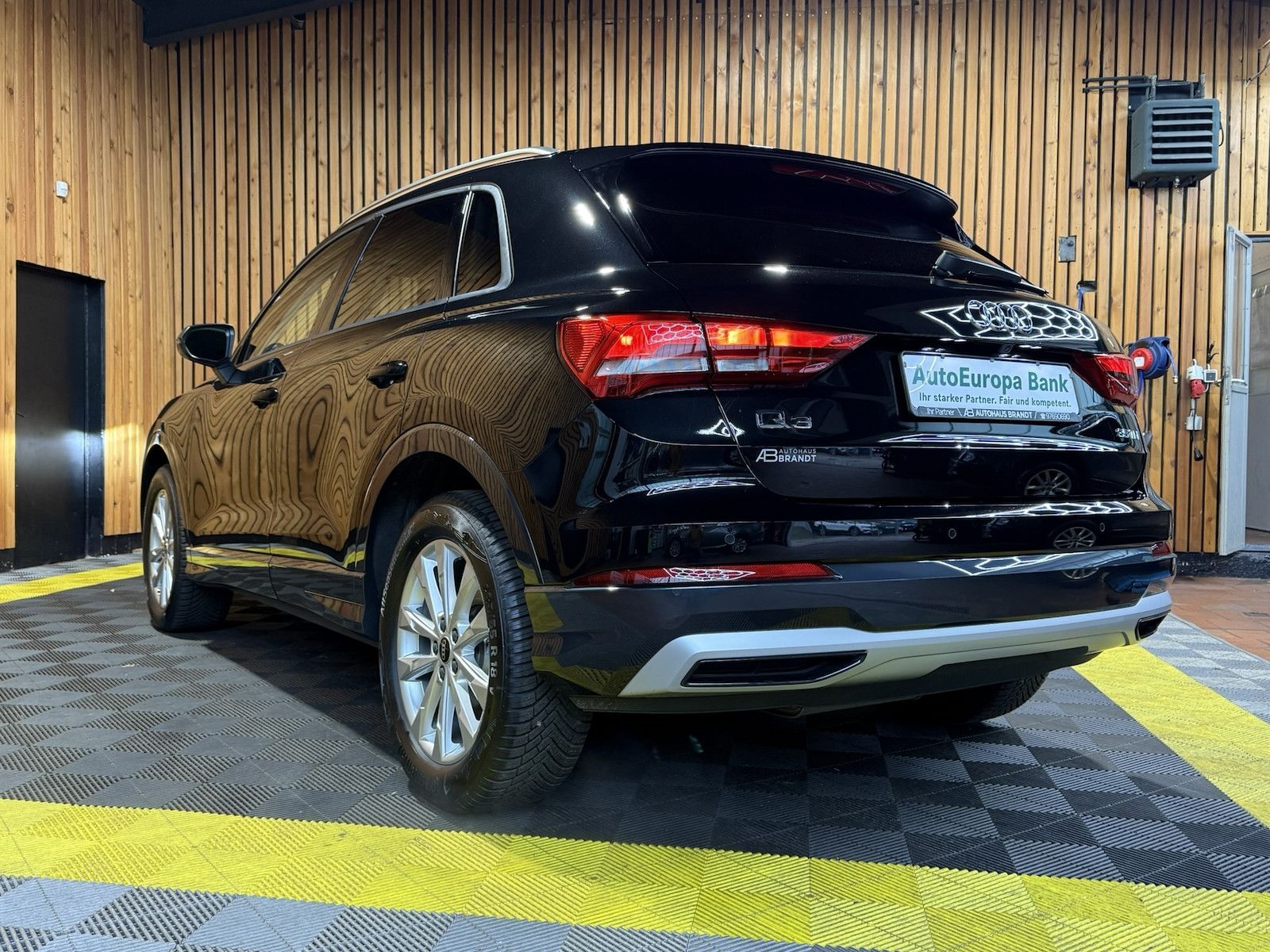 Fahrzeugabbildung Audi Q3 35TDI advanced Aut. Navi+*LED*Virtual*Kam*AHK