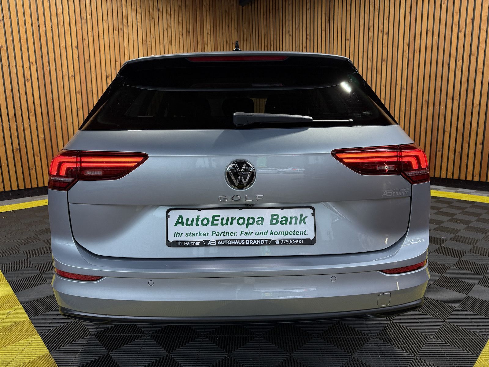 Fahrzeugabbildung Volkswagen Golf Variant 2,0 TDI Facelift *Navi*LED*Kam*AHK*
