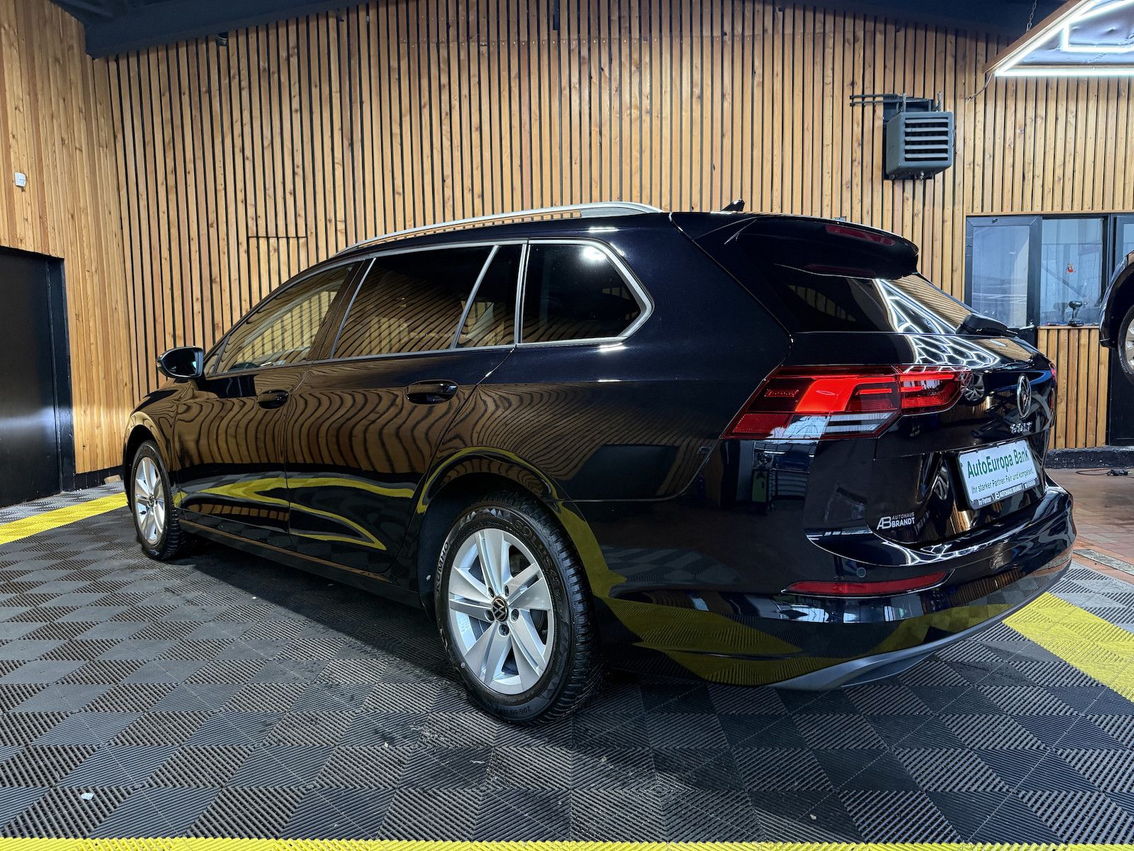 Fahrzeugabbildung Volkswagen Golf Variant 2,0 TDI Life DSG *Navi*LED*Kam*AHK*