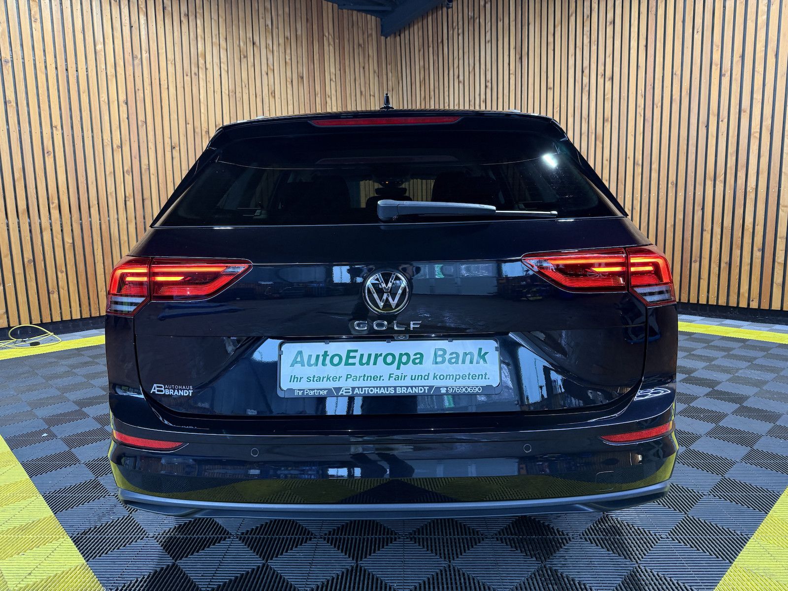Fahrzeugabbildung Volkswagen Golf Variant 2,0 TDI Life DSG *Navi*LED*Kam*AHK*