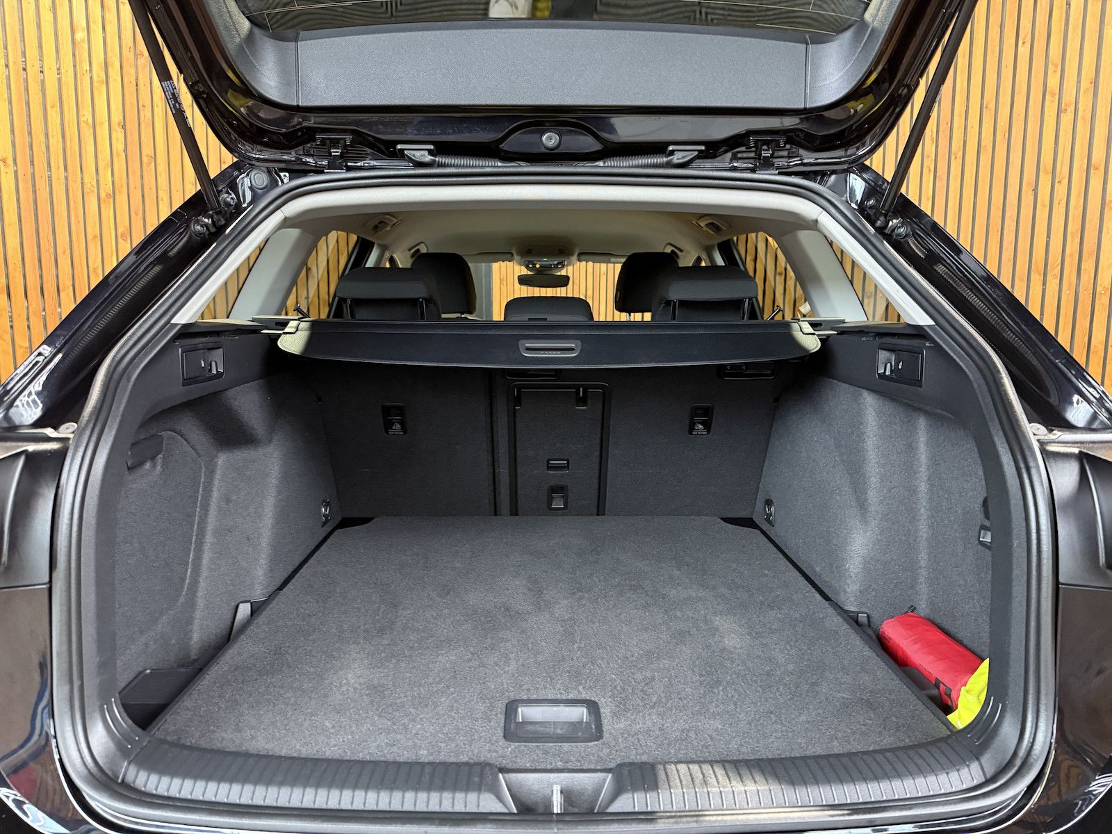 Fahrzeugabbildung Volkswagen Golf Variant 2,0 TDI Life DSG *Navi*LED*Kam*AHK*