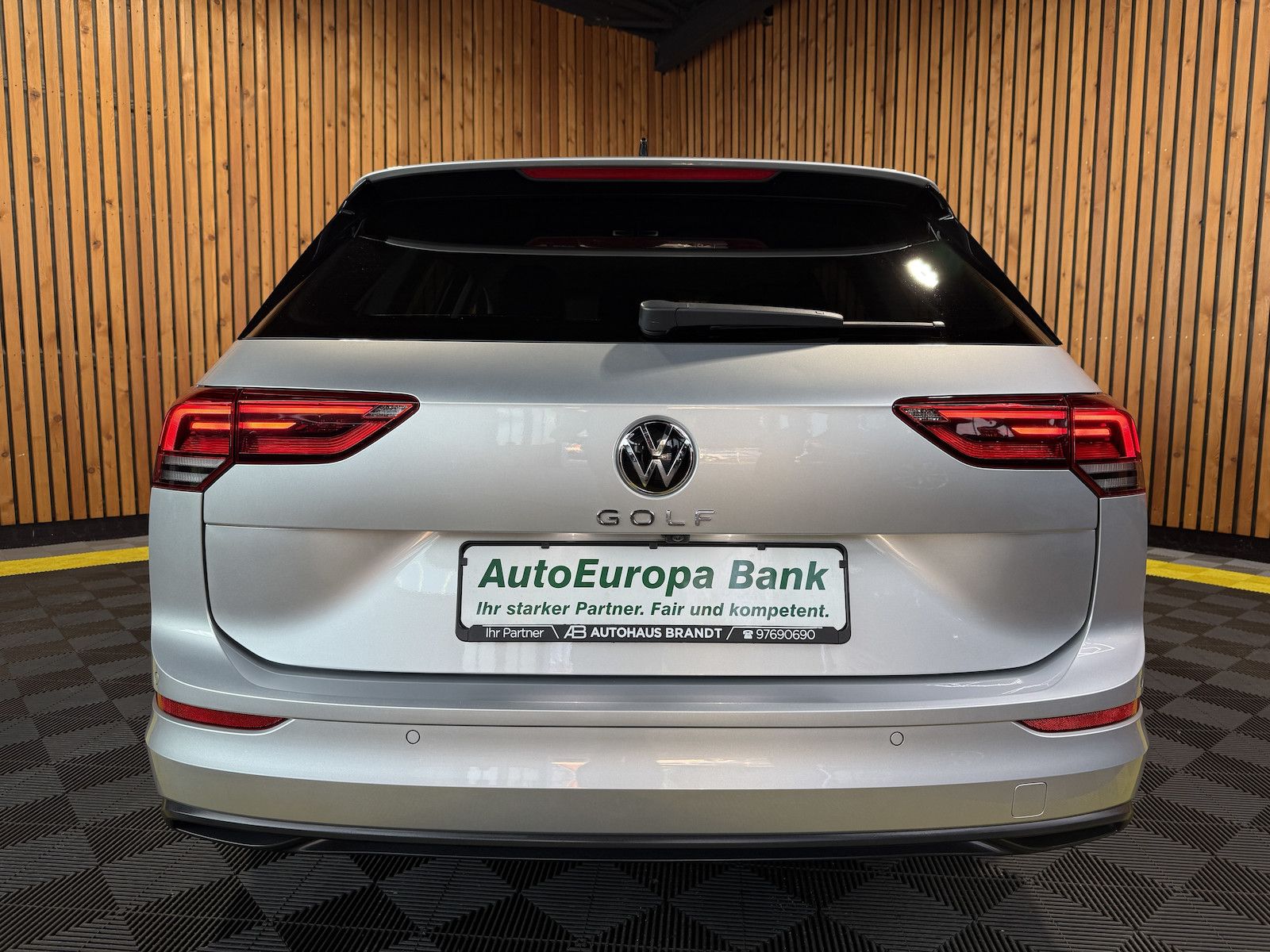 Fahrzeugabbildung Volkswagen Golf Variant 2,0 TDI Life DSG *Navi*LED*Kam*AHK*