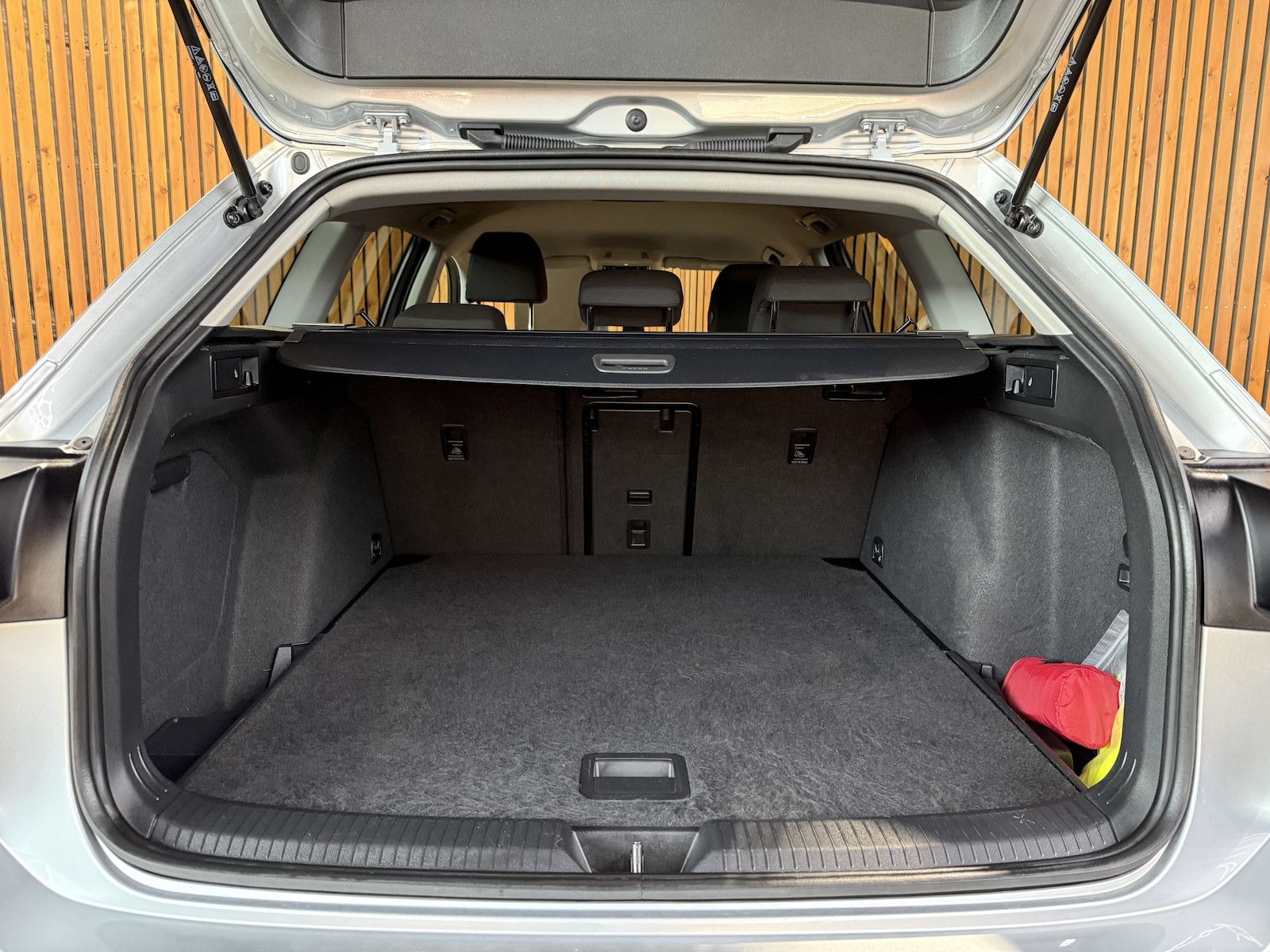 Fahrzeugabbildung Volkswagen Golf Variant 2,0 TDI Life DSG *Navi*LED*Kam*AHK*