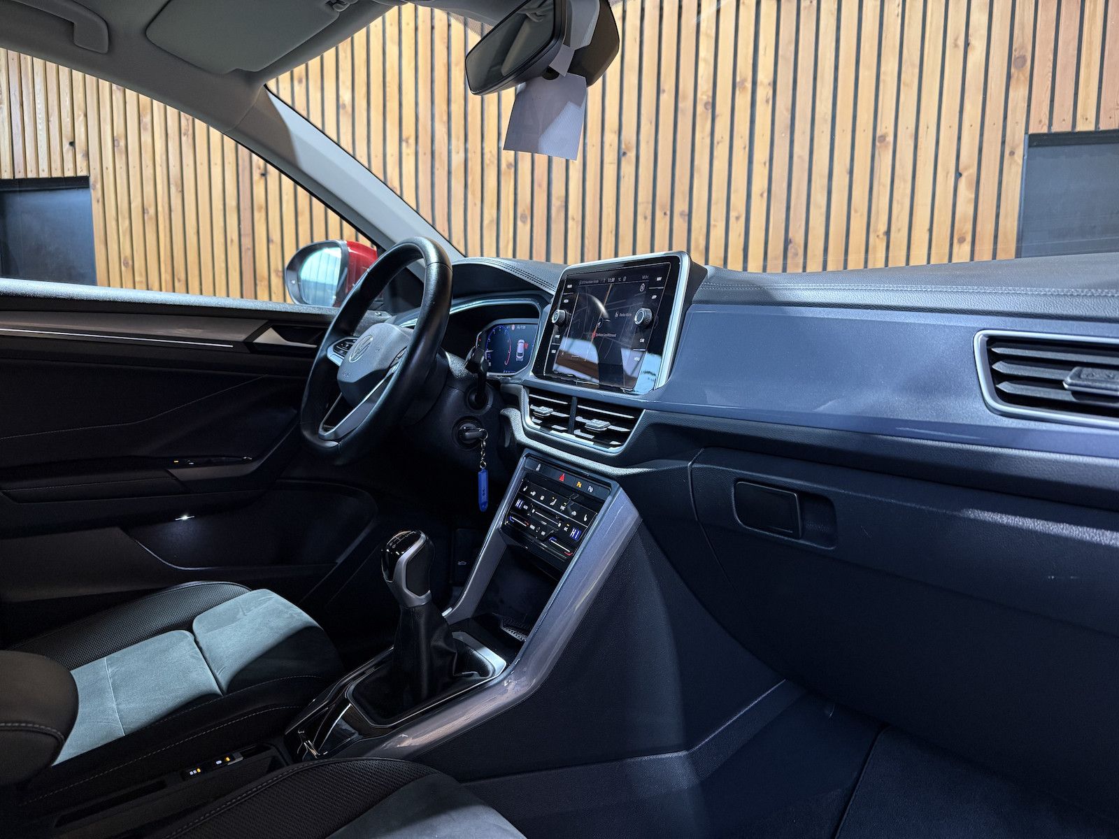 Fahrzeugabbildung Volkswagen T-Roc TSI Style *Navi*LED*Virtual*ACC*App