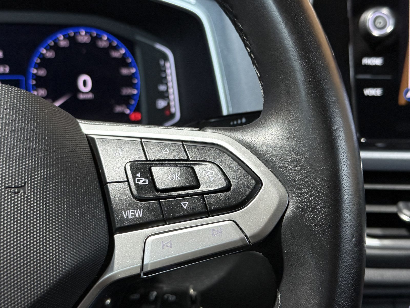 Fahrzeugabbildung Volkswagen T-Roc TSI Style *Navi*LED*Virtual*ACC*App