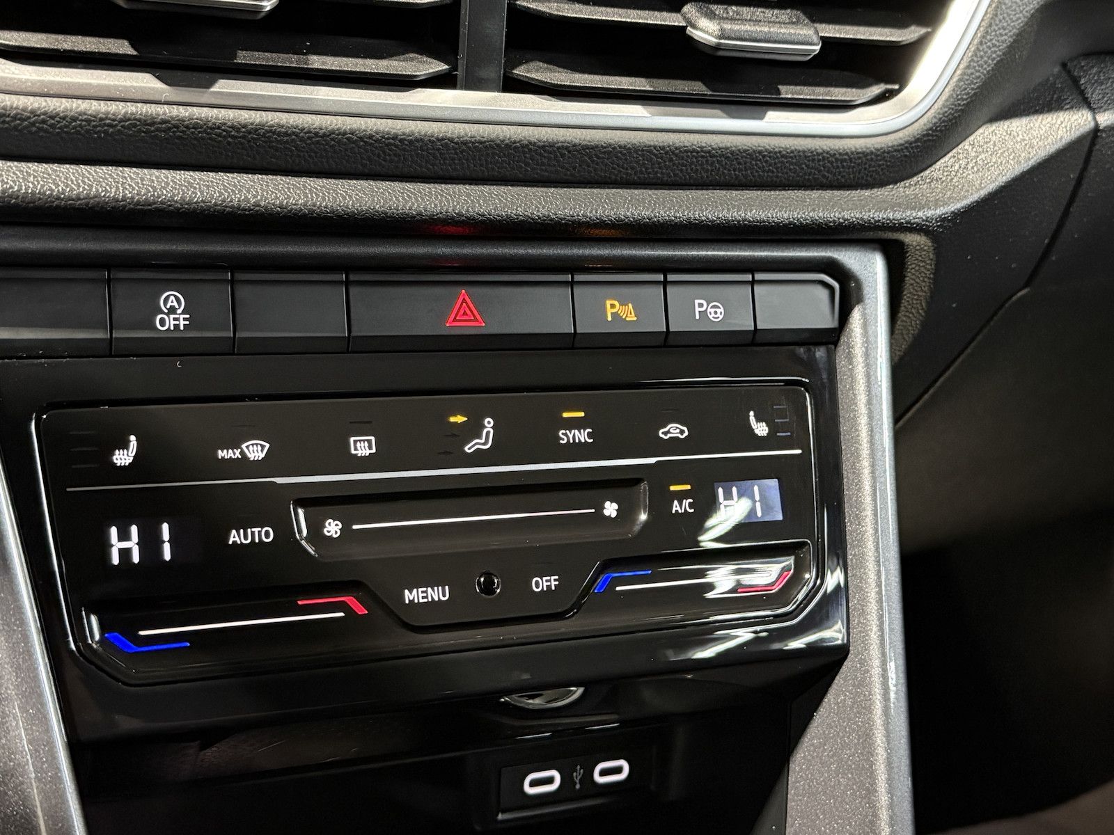 Fahrzeugabbildung Volkswagen T-Roc TSI Style *Navi*LED*Virtual*ACC*App