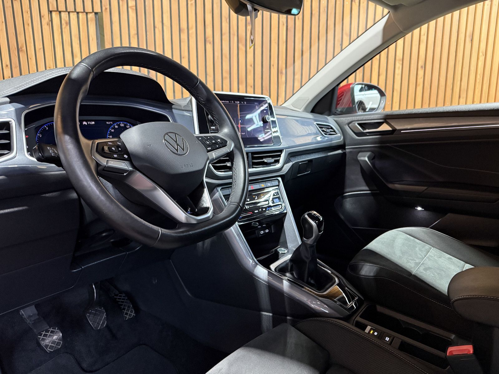 Fahrzeugabbildung Volkswagen T-Roc TSI Style *Navi*LED*Virtual*ACC*App