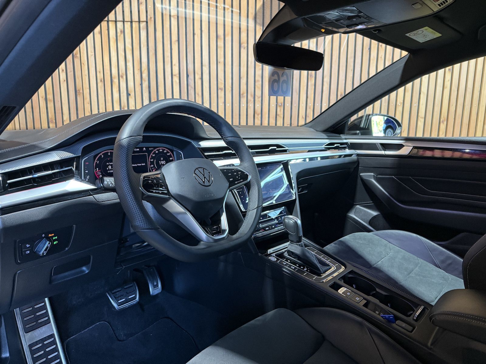 Fahrzeugabbildung Volkswagen Arteon SB.2,0 TSI R-Line Navi*Kam*Virtual*AHK*IQ