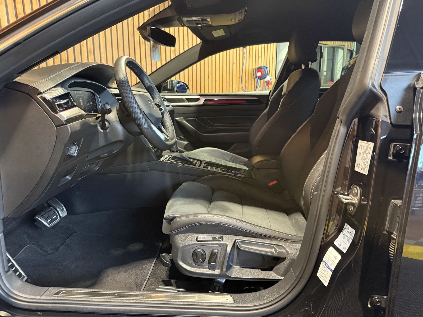 Fahrzeugabbildung Volkswagen Arteon SB.2,0 TSI R-Line Navi*Kam*Virtual*AHK*IQ