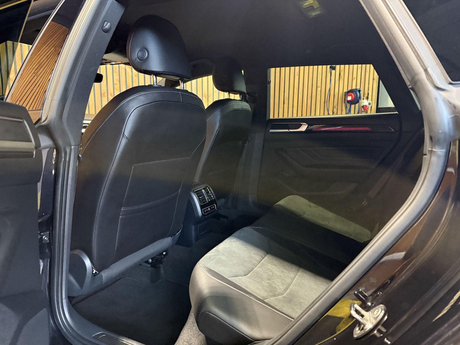 Fahrzeugabbildung Volkswagen Arteon SB.2,0 TSI R-Line Navi*Kam*Virtual*AHK*IQ