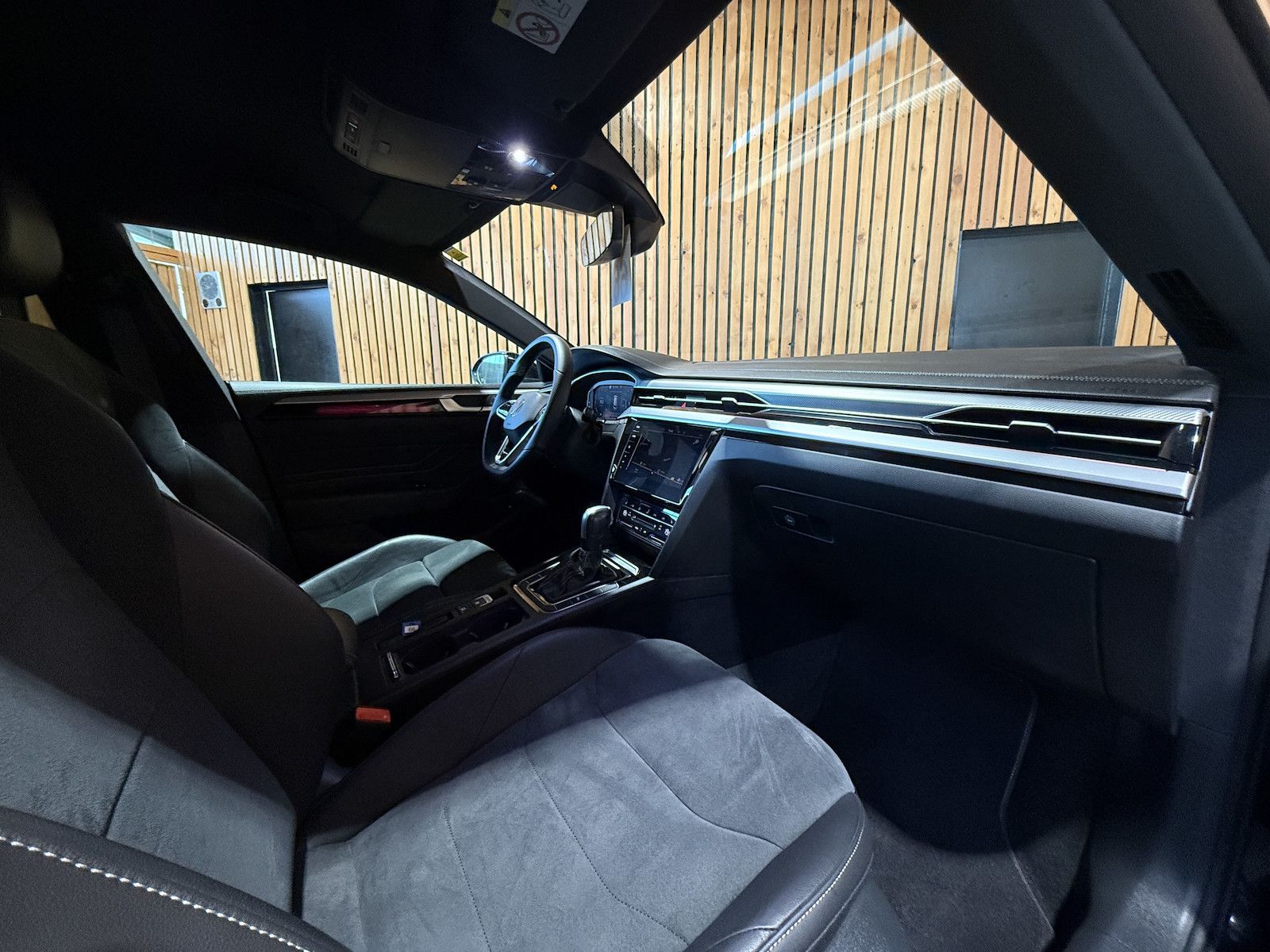 Fahrzeugabbildung Volkswagen Arteon SB.2,0 TSI R-Line Navi*Kam*Virtual*AHK*IQ