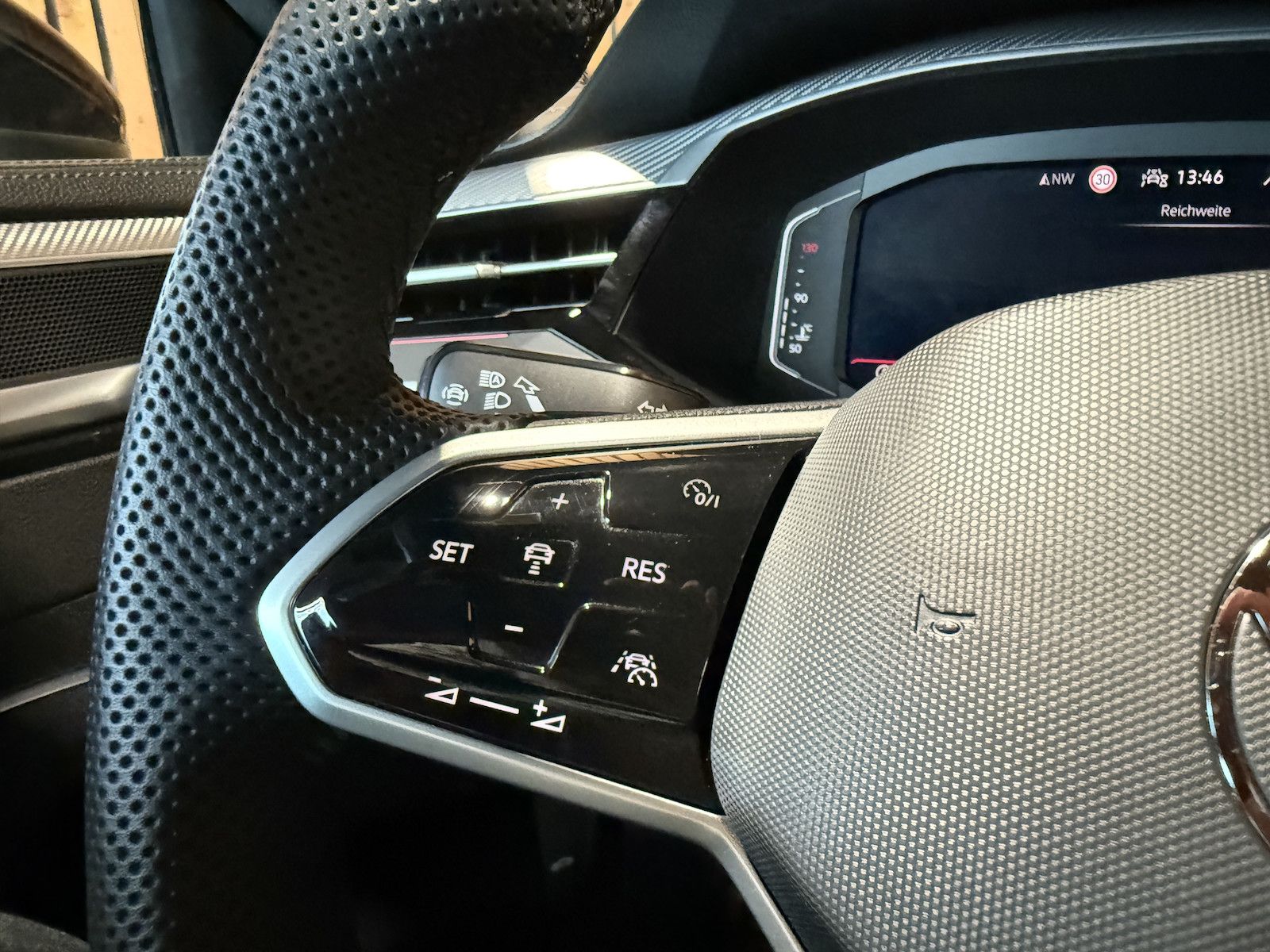 Fahrzeugabbildung Volkswagen Arteon SB.2,0 TSI R-Line Navi*Kam*Virtual*AHK*IQ