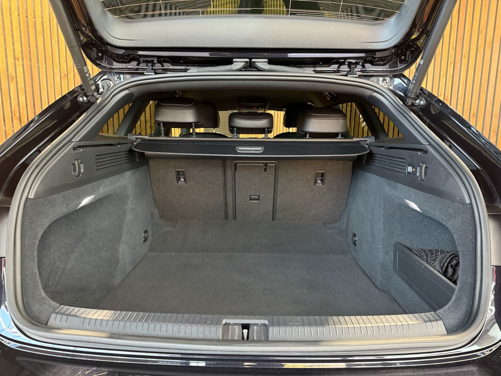 Fahrzeugabbildung Volkswagen Arteon SB.2,0 TSI R-Line Navi*Kam*Virtual*AHK*IQ