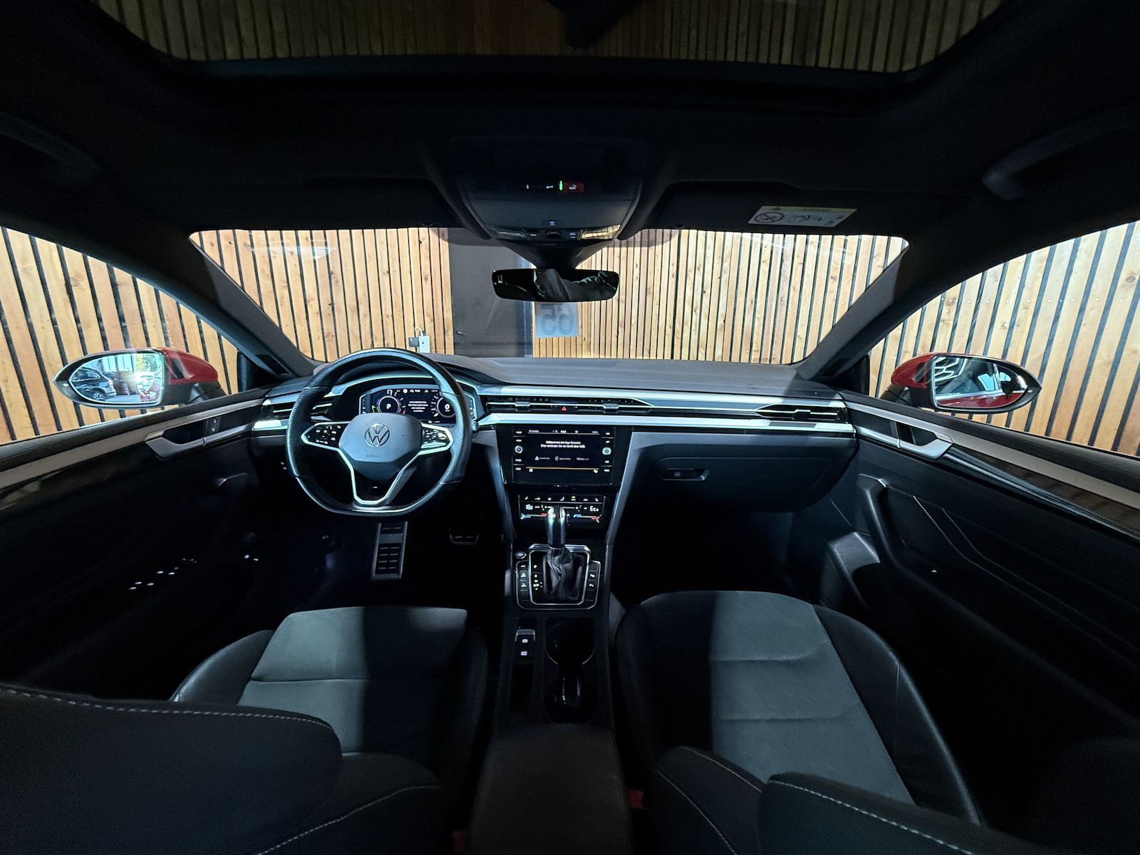 Fahrzeugabbildung Volkswagen Arteon 1.4 eHybrid SB. R-Line *Navi*IQ*Kam*Pano*