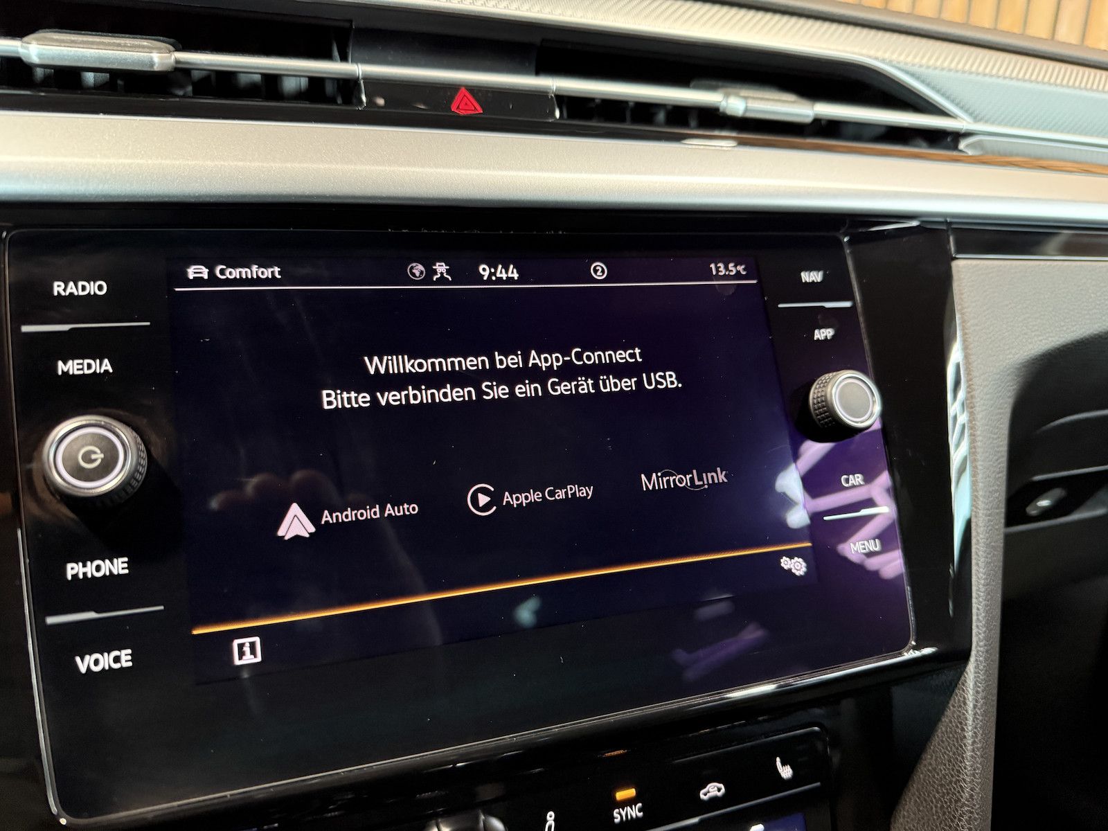 Fahrzeugabbildung Volkswagen Arteon 1.4 eHybrid SB. R-Line *Navi*IQ*Kam*Pano*