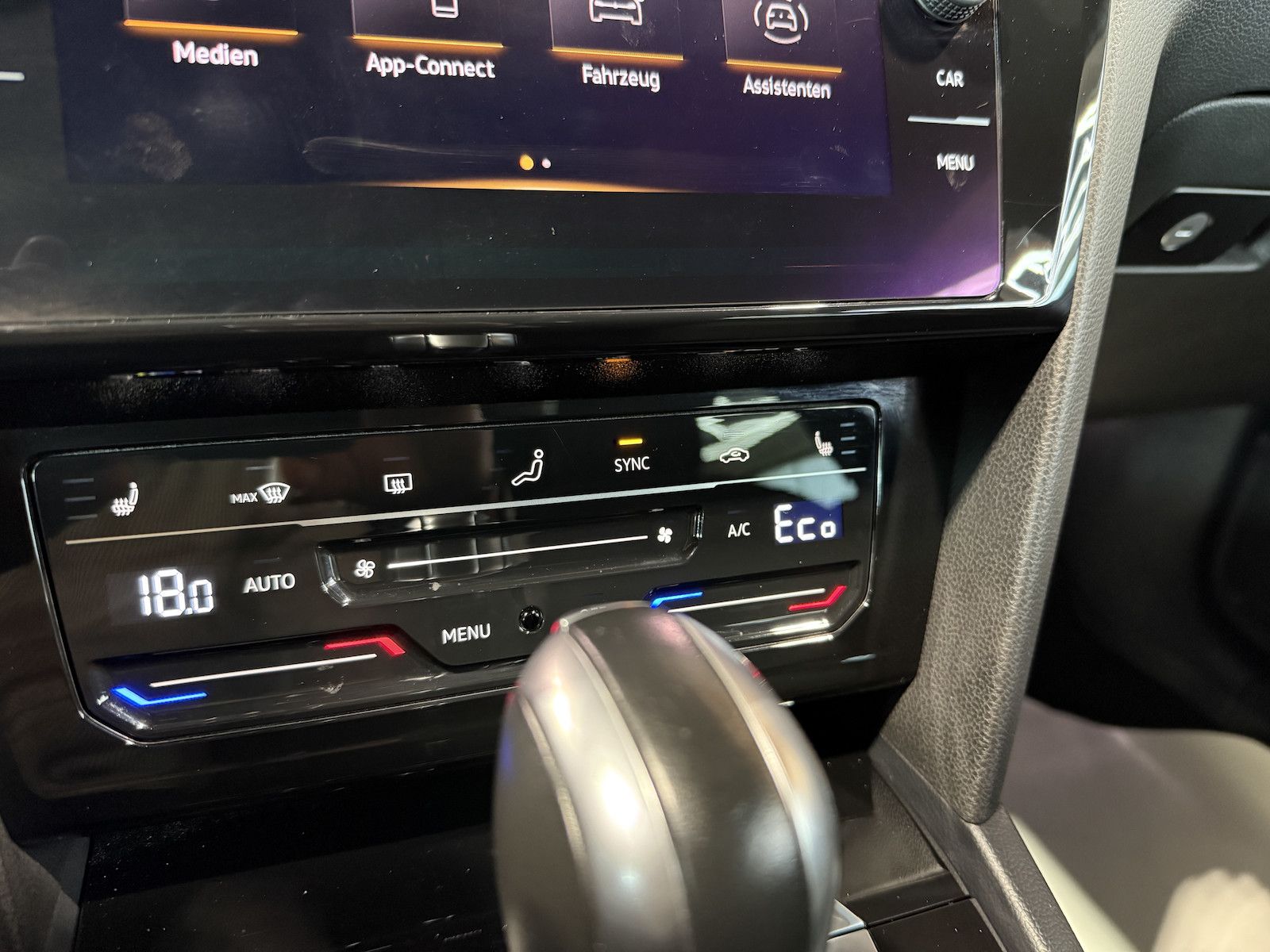 Fahrzeugabbildung Volkswagen Arteon 1.4 eHybrid SB. R-Line *Navi*IQ*Kam*Pano*