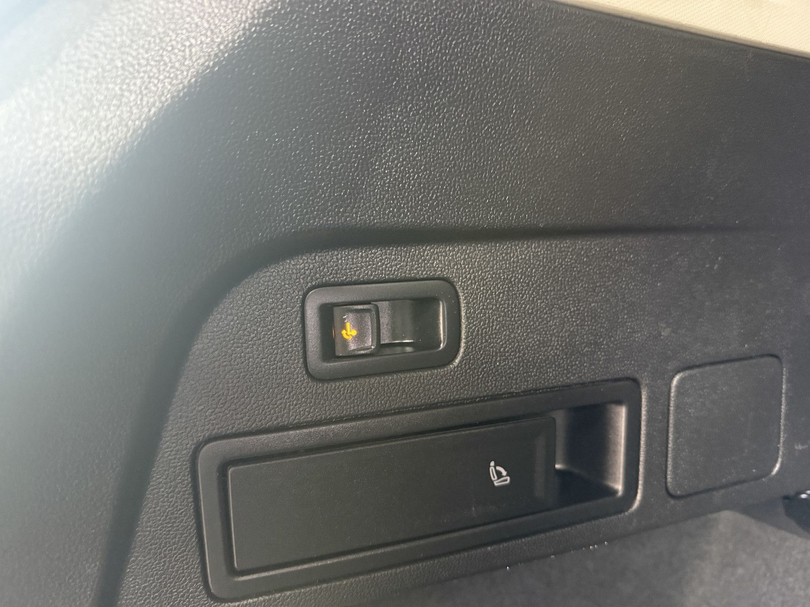 Fahrzeugabbildung Volkswagen Tiguan Allspace 2,0 TDI DSG *Navi*Kam*AHK*Matrix