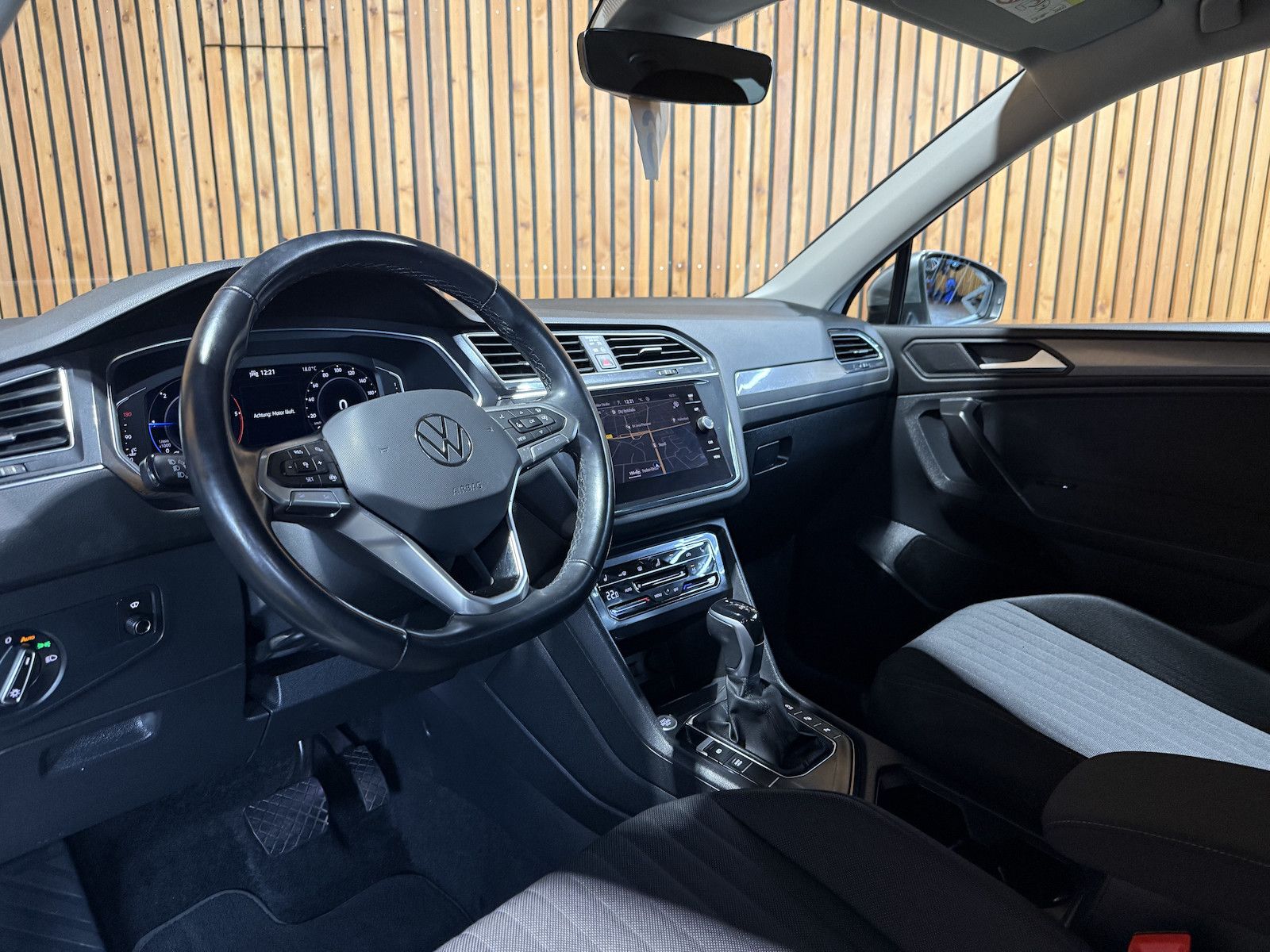 Fahrzeugabbildung Volkswagen Tiguan Allspace 2,0 TDI DSG *Navi*Kam*AHK*Matrix