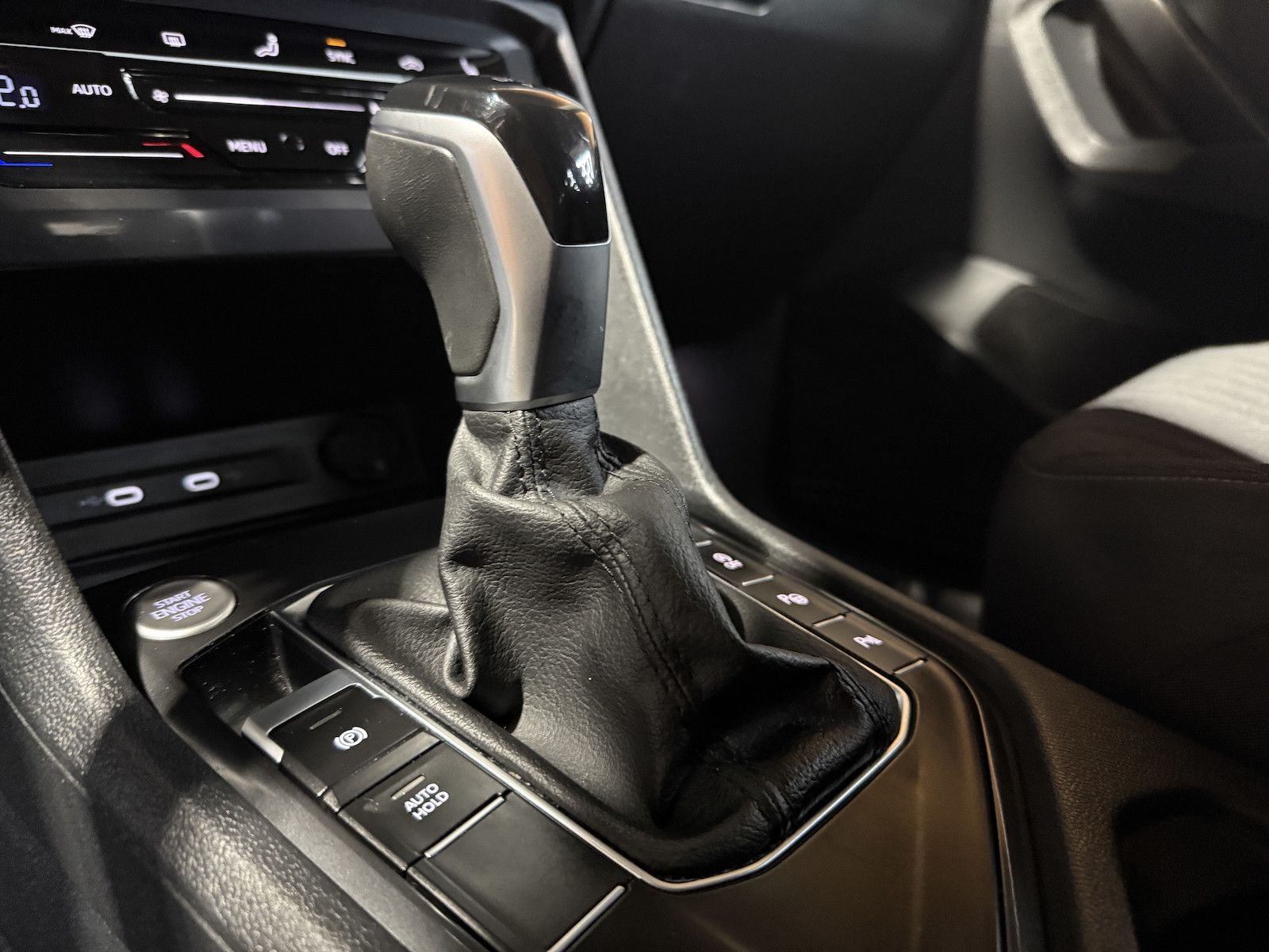 Fahrzeugabbildung Volkswagen Tiguan Allspace 2,0 TDI DSG *Navi*Kam*AHK*Matrix