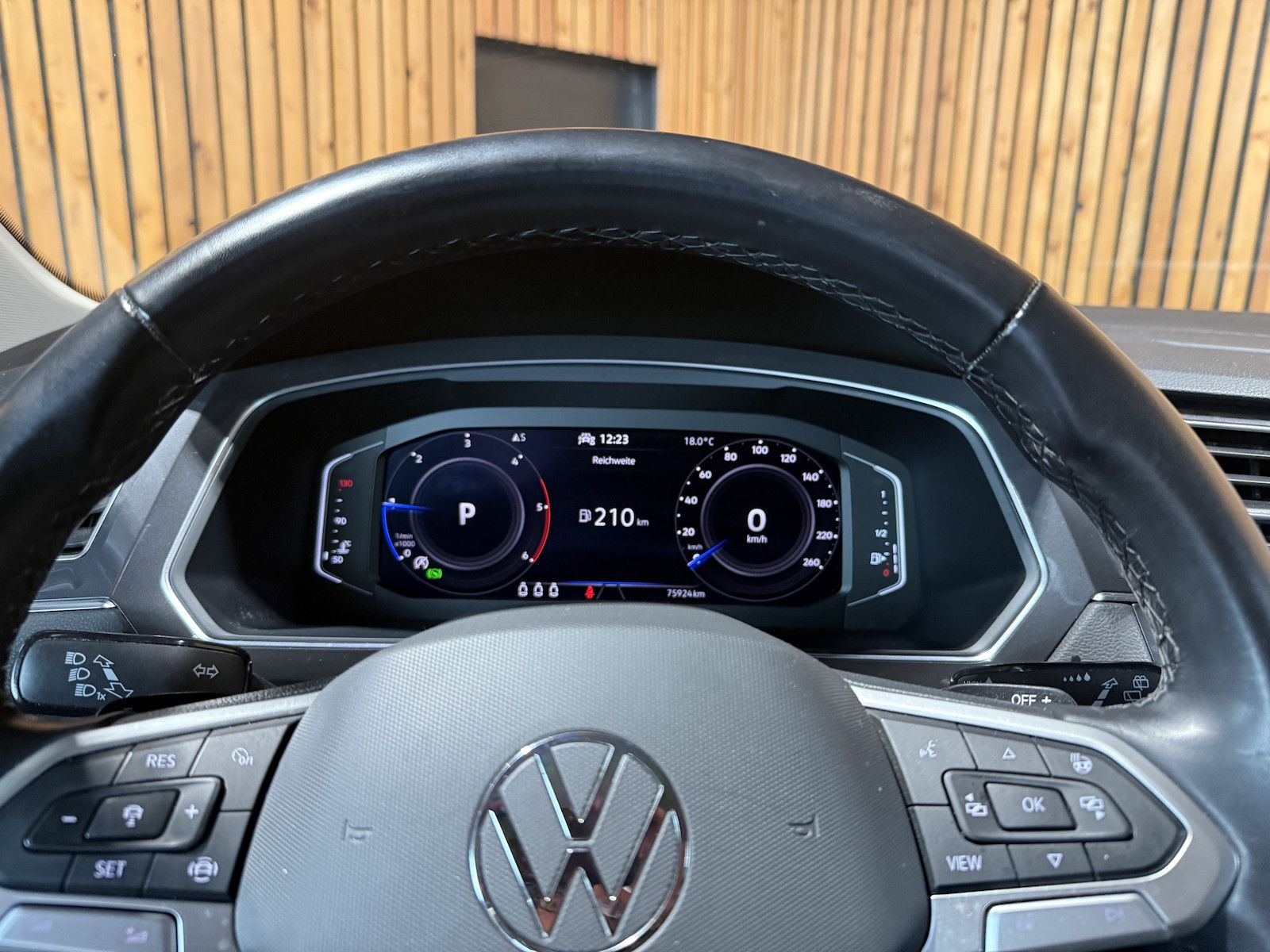 Fahrzeugabbildung Volkswagen Tiguan Allspace 2,0 TDI DSG *Navi*Kam*AHK*Matrix