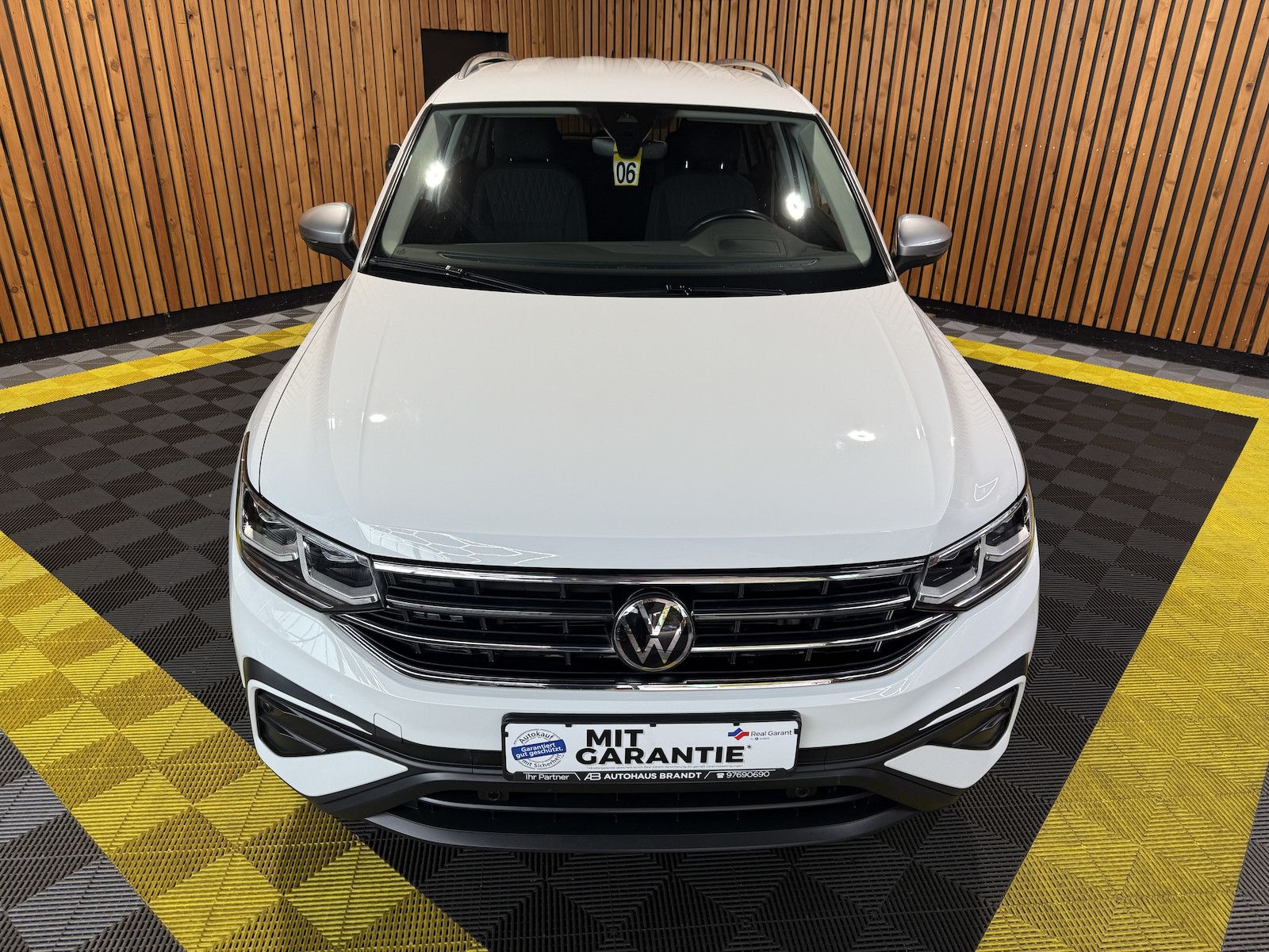 Fahrzeugabbildung Volkswagen Tiguan Allspace 2,0 TDI DSG *Navi*Kam*AHK*Matrix