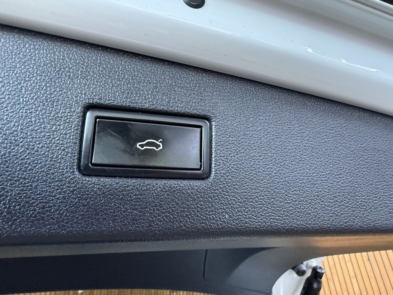 Fahrzeugabbildung Volkswagen Tiguan Allspace 2,0 TDI DSG *Navi*Kam*AHK*Matrix