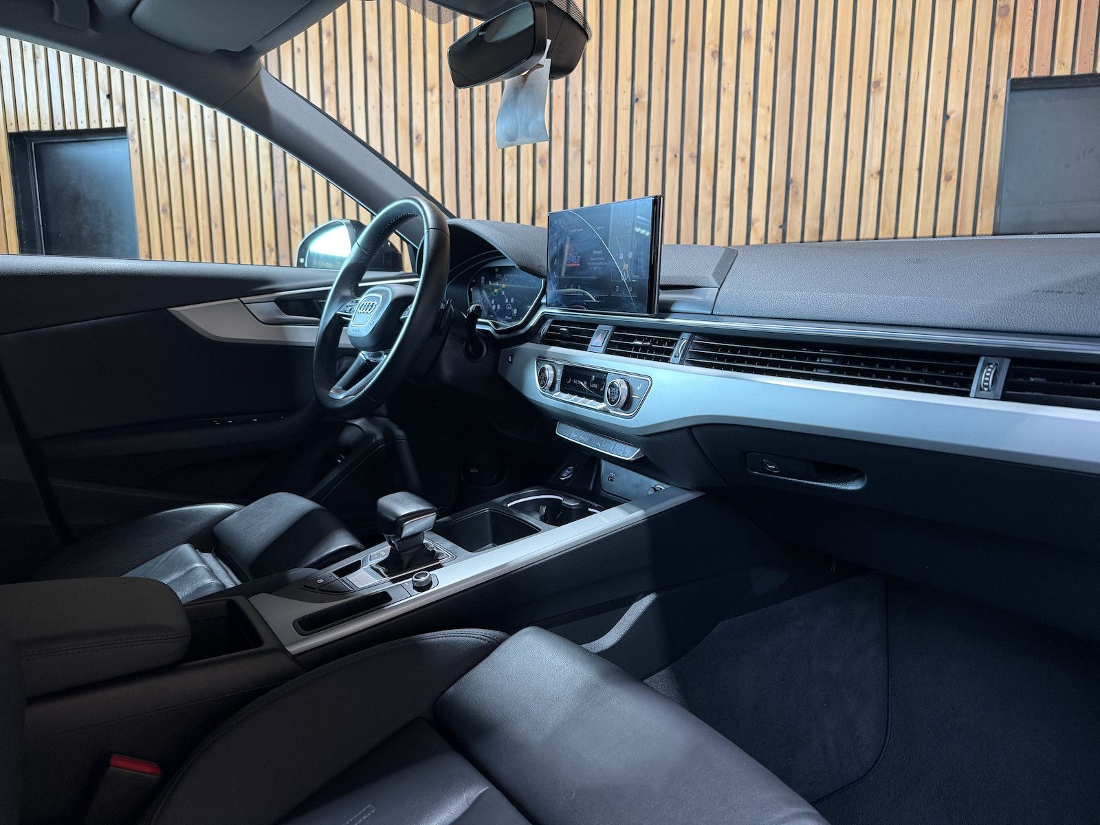 Fahrzeugabbildung Audi A4 Avant S Line TDI Aut. *Navi+*ACC*Kam*LED*Keyl