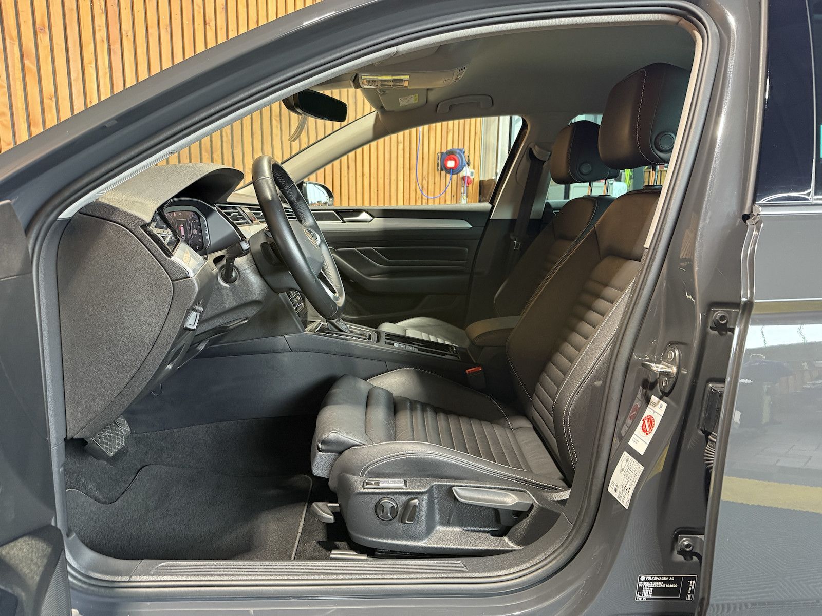 Fahrzeugabbildung Volkswagen Passat Variant 2,0 TDI DSG Navi*IQ*Kam*Leder*VIR