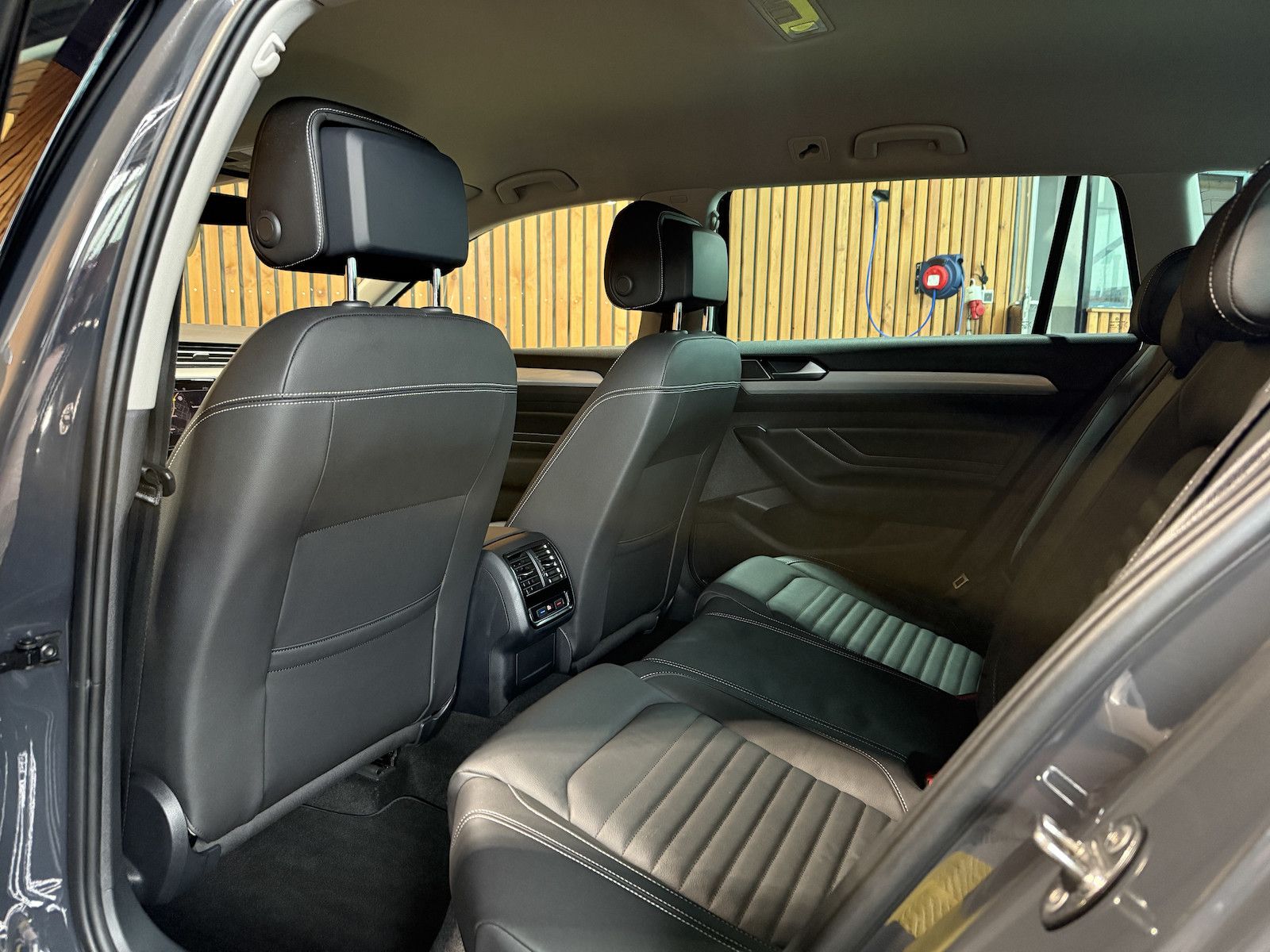 Fahrzeugabbildung Volkswagen Passat Variant 2,0 TDI DSG Navi*IQ*Kam*Leder*VIR