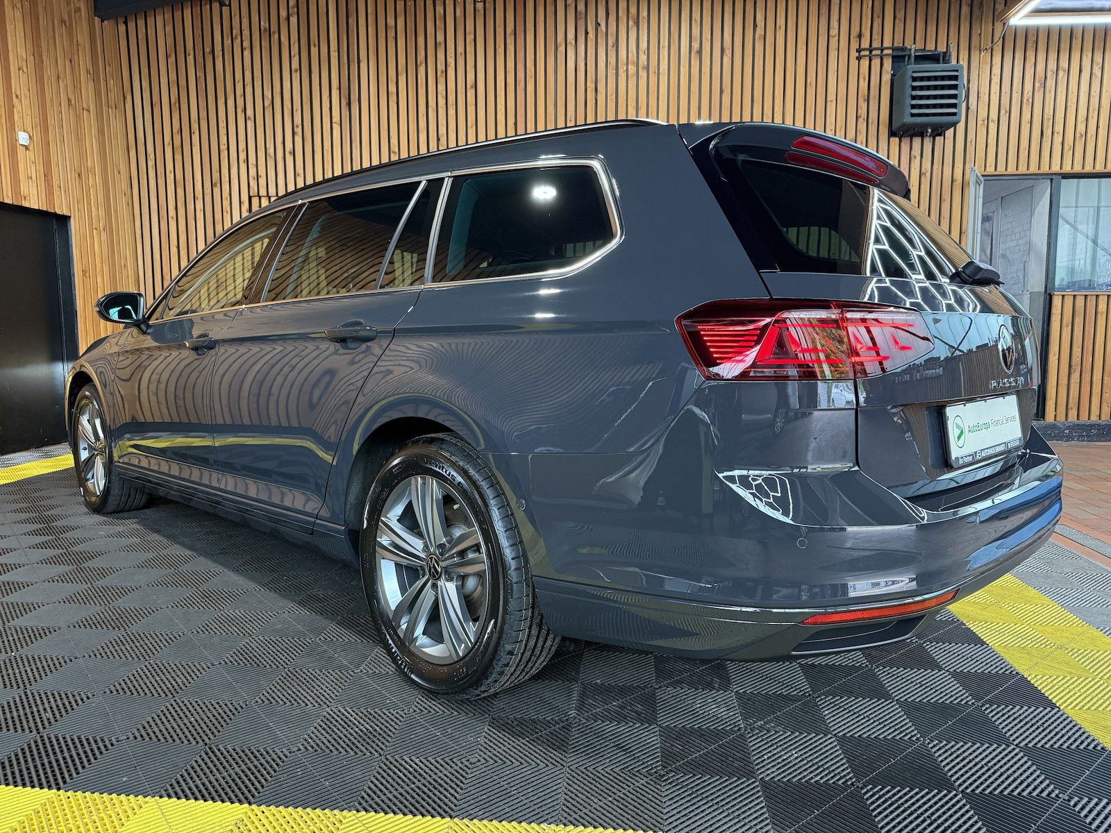 Fahrzeugabbildung Volkswagen Passat Variant 2,0 TDI DSG Navi*IQ*Kam*Leder*VIR