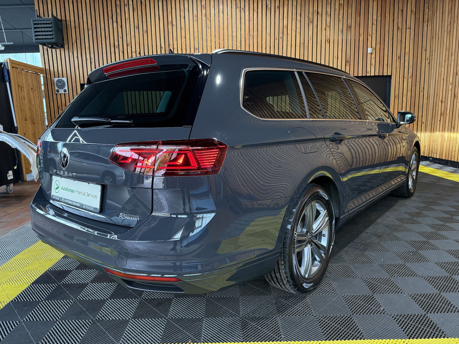 Fahrzeugabbildung Volkswagen Passat Variant 2,0 TDI DSG Navi*IQ*Kam*Leder*VIR