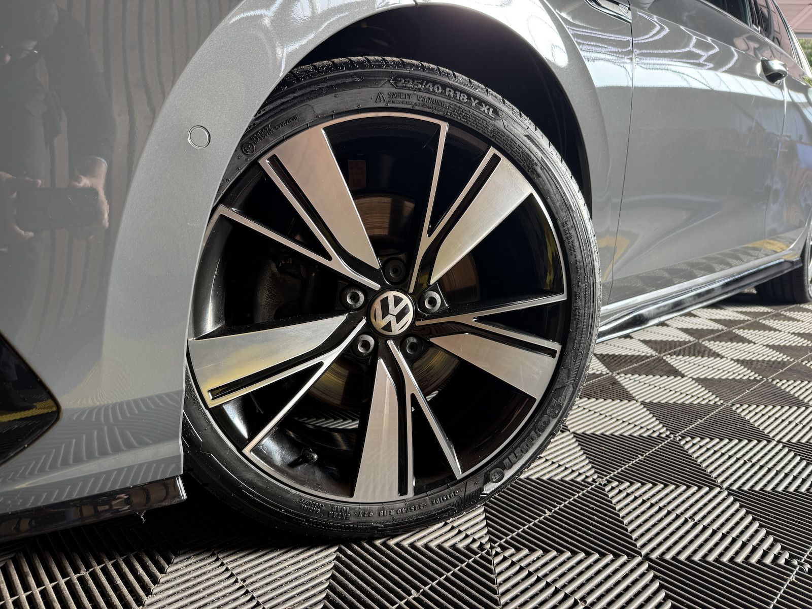 Fahrzeugabbildung Volkswagen Golf Variant 2,0TDI R-Line Black DSG *Navi*Keyl.